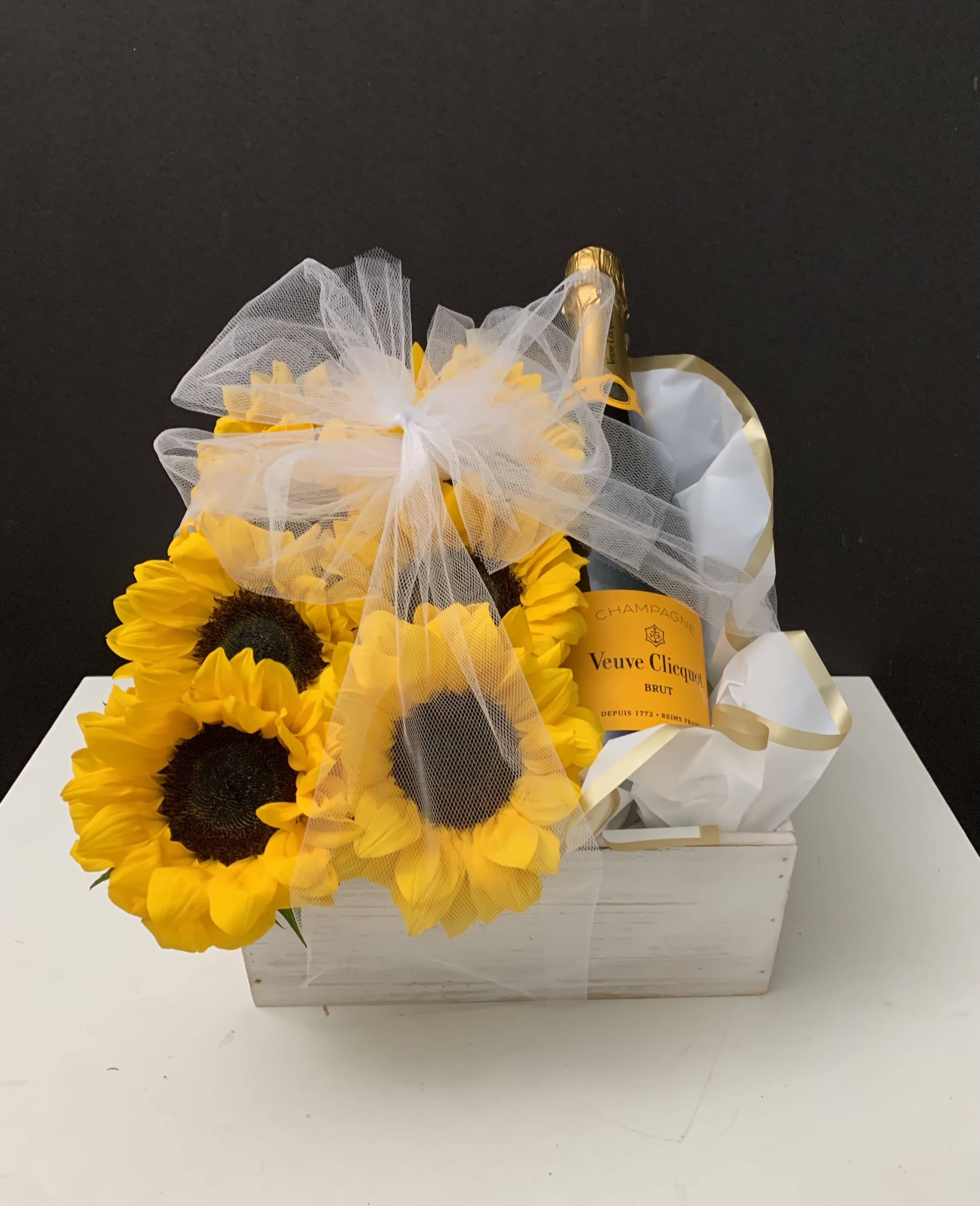 Sunflowers Gift Box Sunflowers Gift Box - Sunflowers in the box with bottle