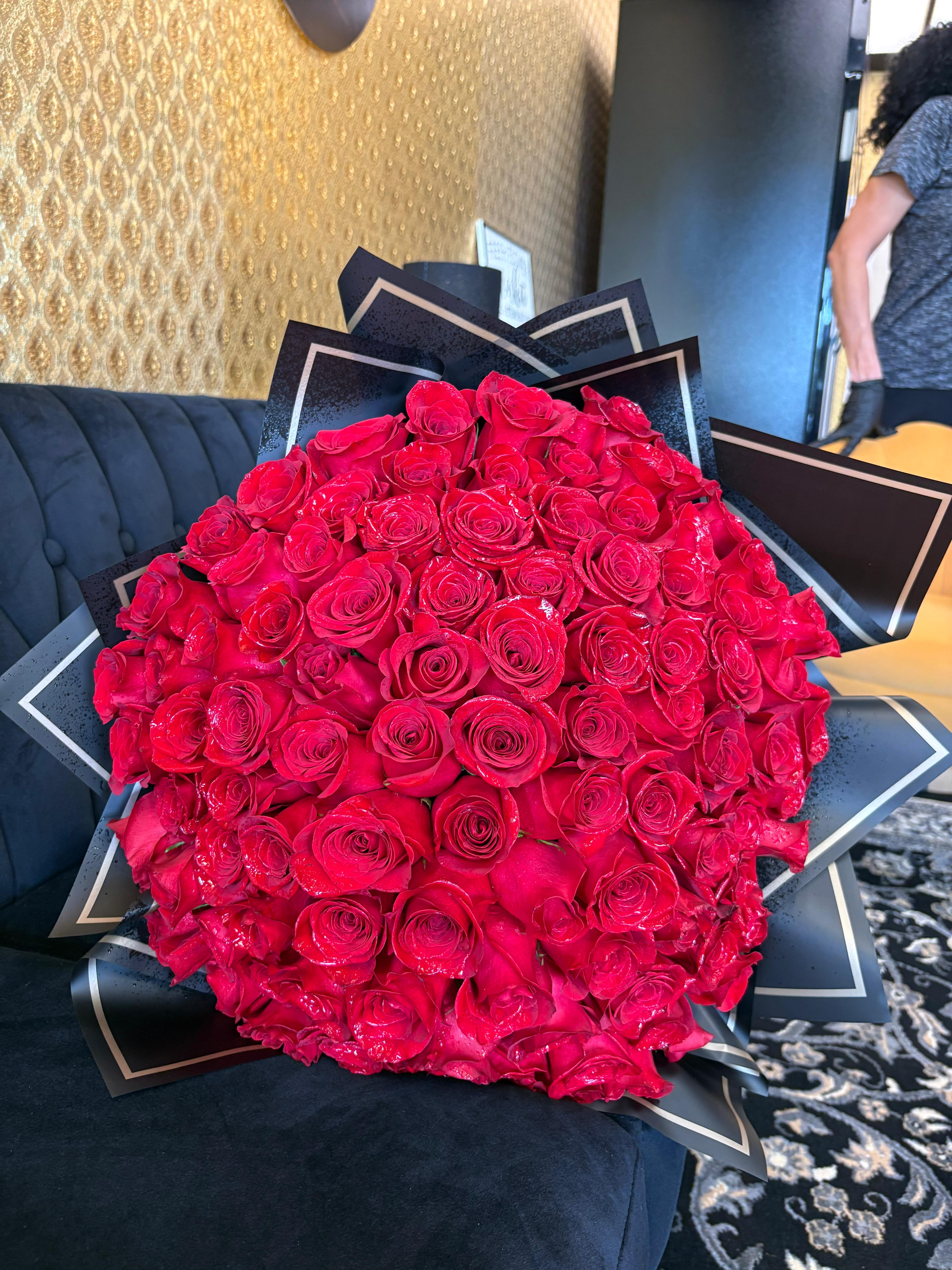 100 red roses bouquet - 100 red roses premium quality, freshly imported from our South American consolidation, only @ ELLIE FLOWERS! Also available in light pink,hotpink,purple,white,yellow,orange and mix colors.
