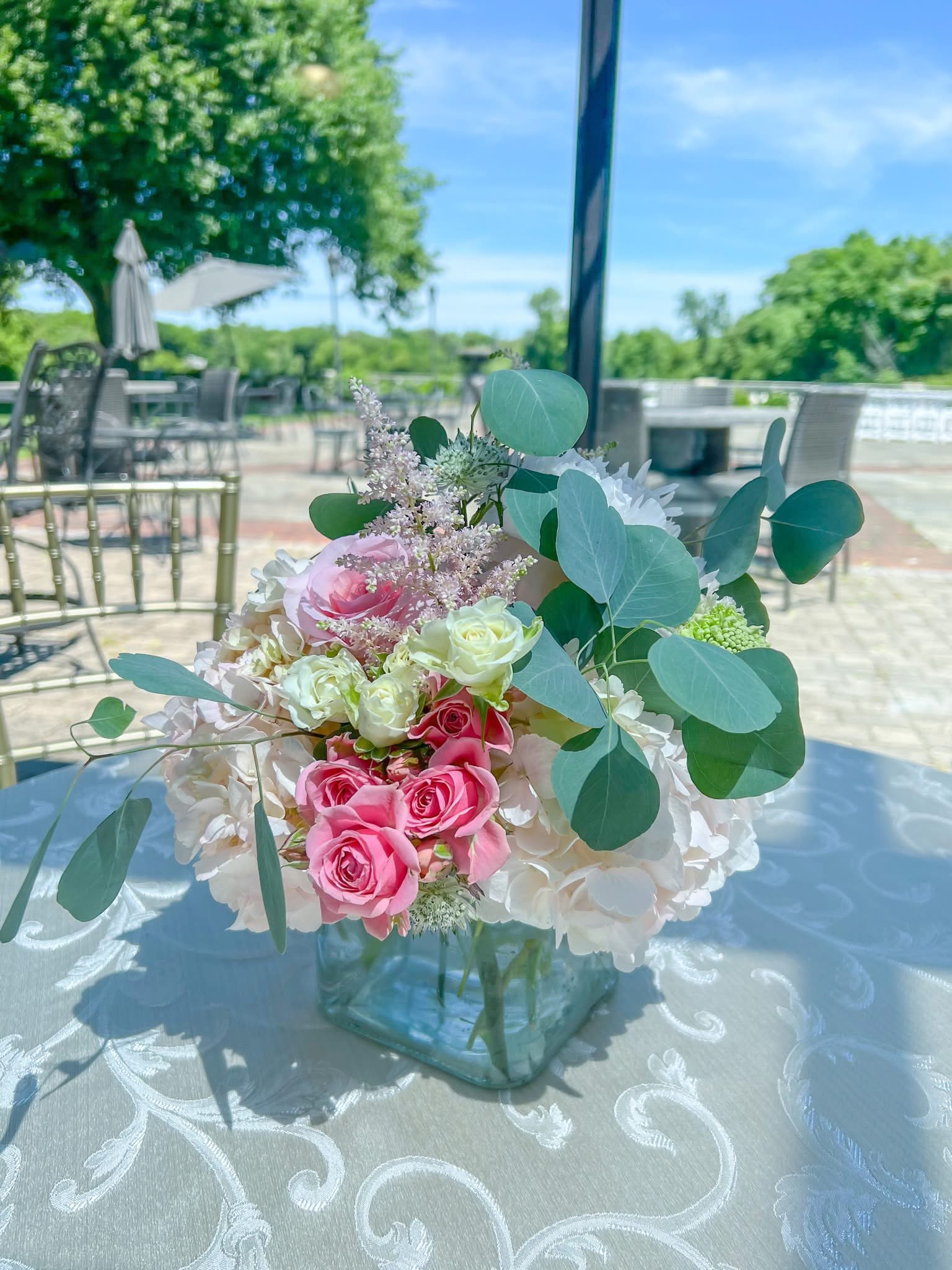 OBSESSED - hydrangeas whit astilbe  in roses pink, white  