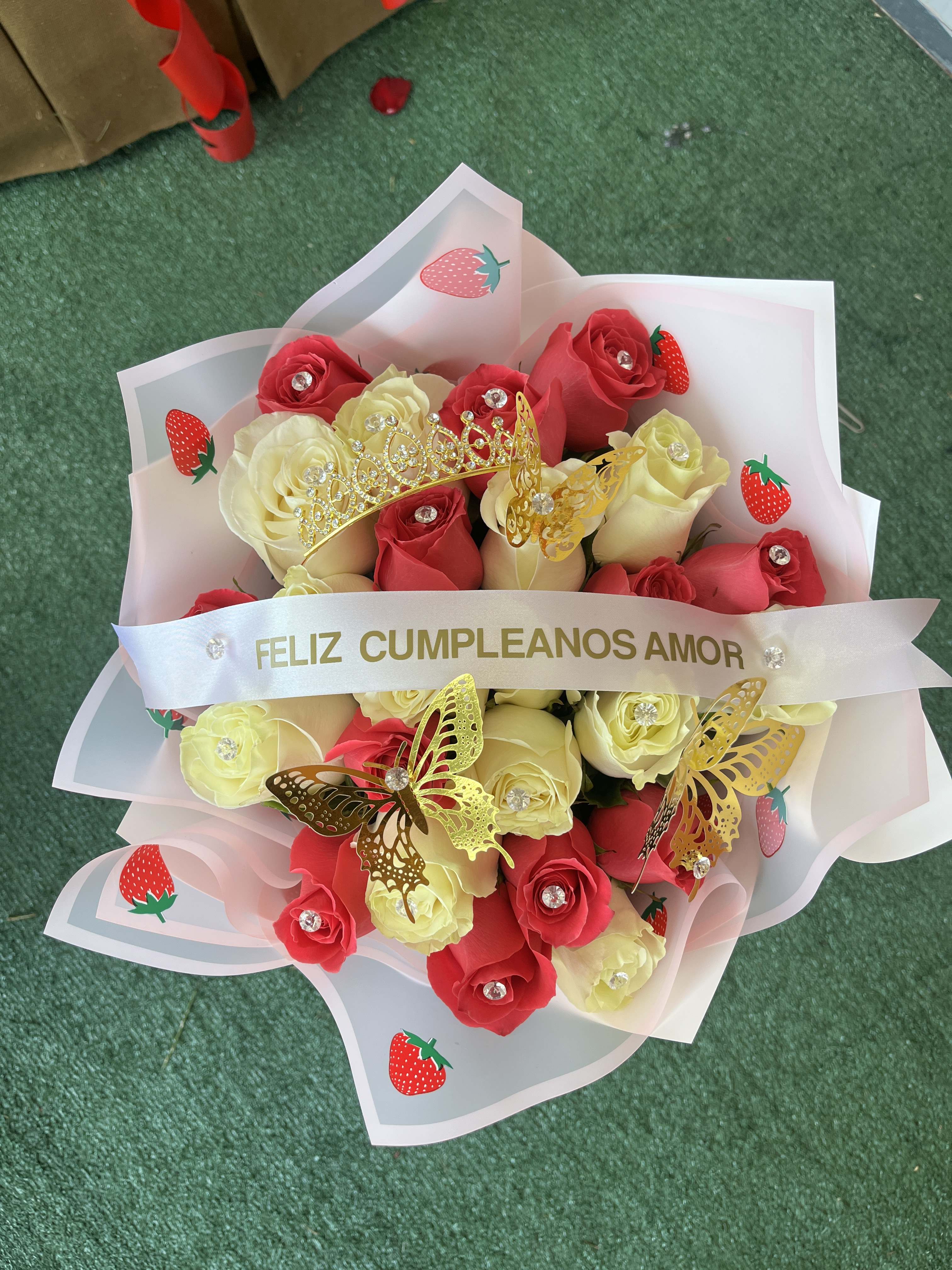 Queen Fresitas con leche - Crown and butterflies are added in addition to gems and sash, 1-5 words