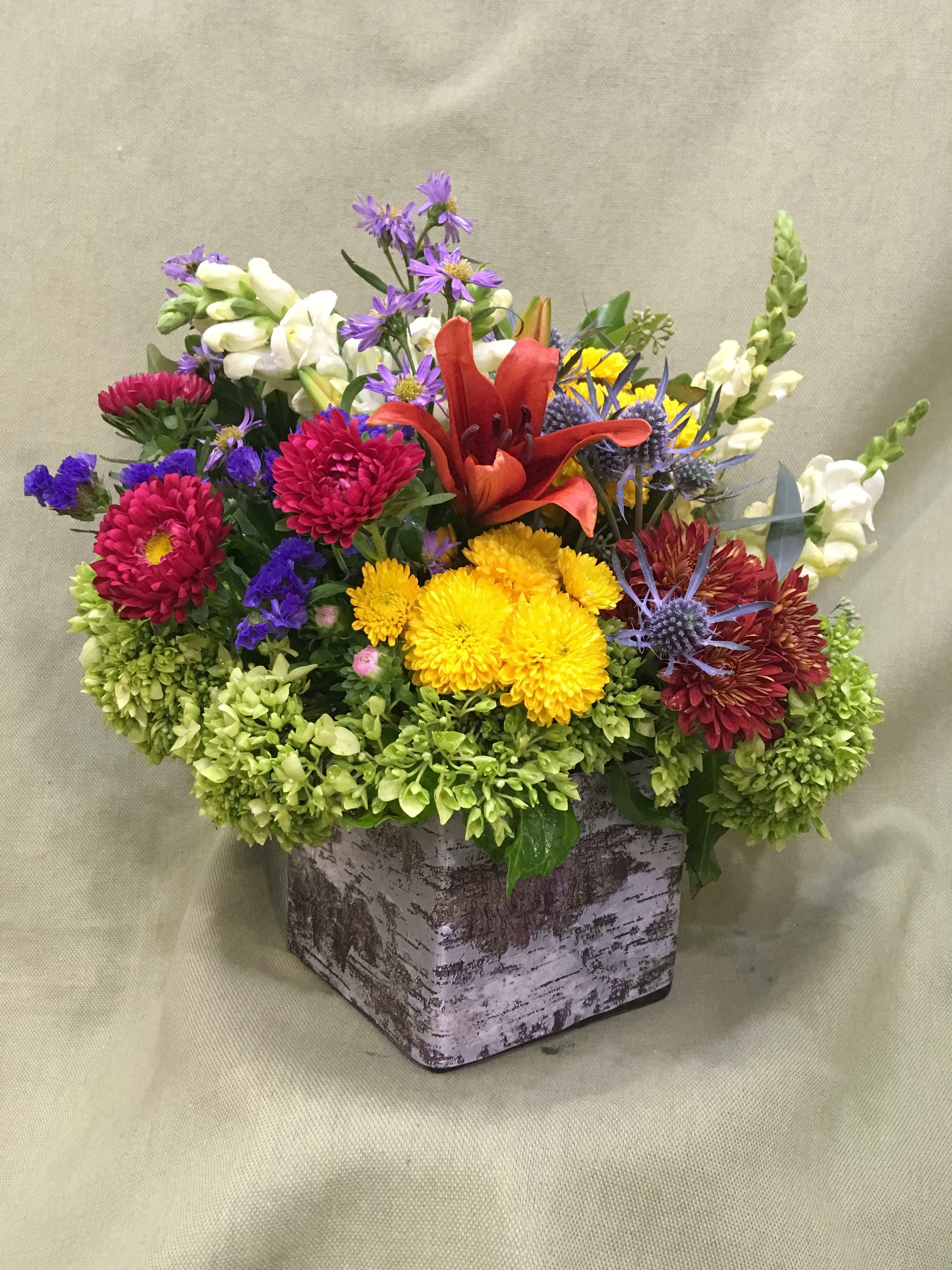 Firework Colors - Mixed flowers in glass decor vase