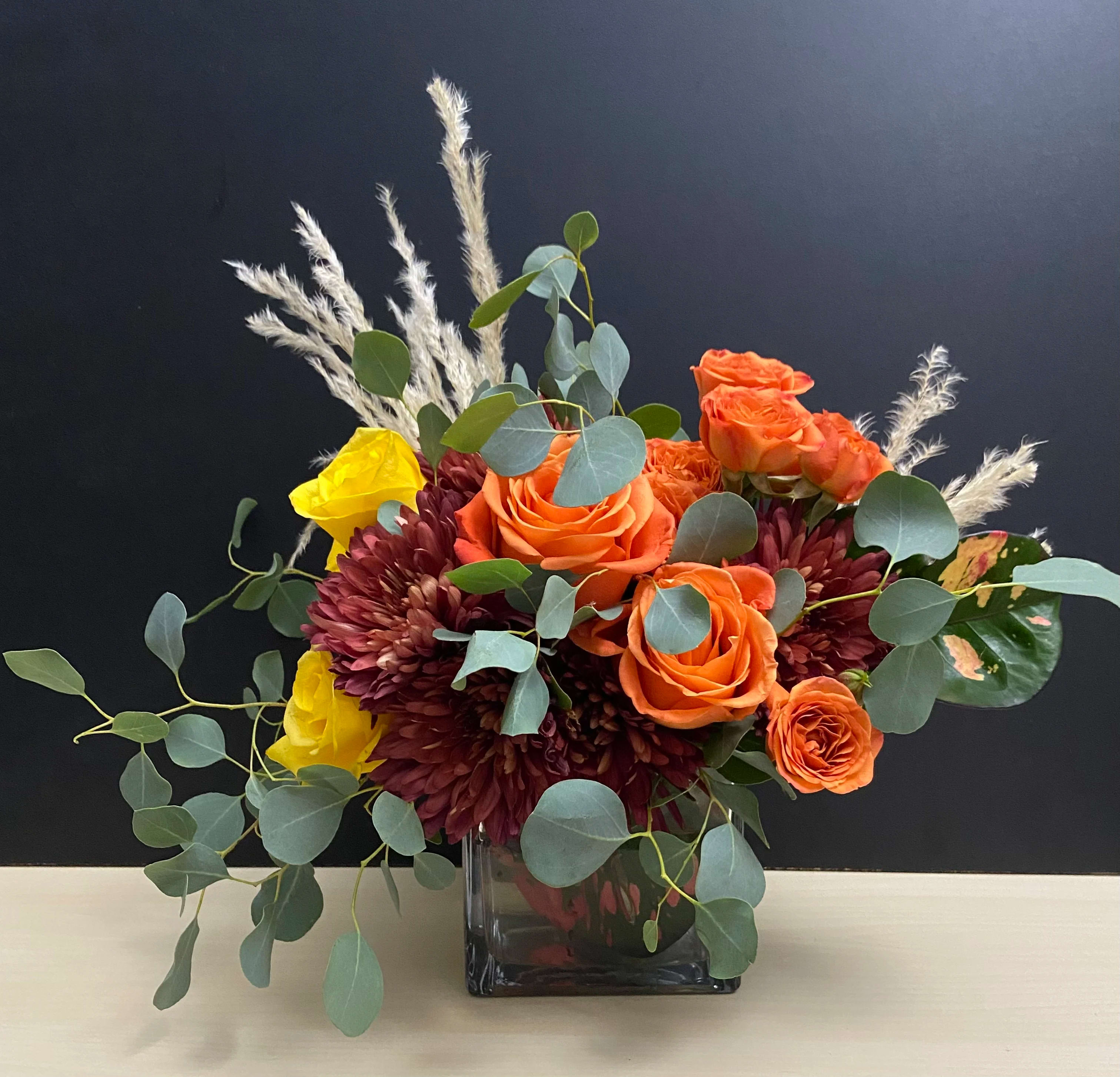 Season Racing Season Racing - Roses, Moms, green in 5x5 square glass vase