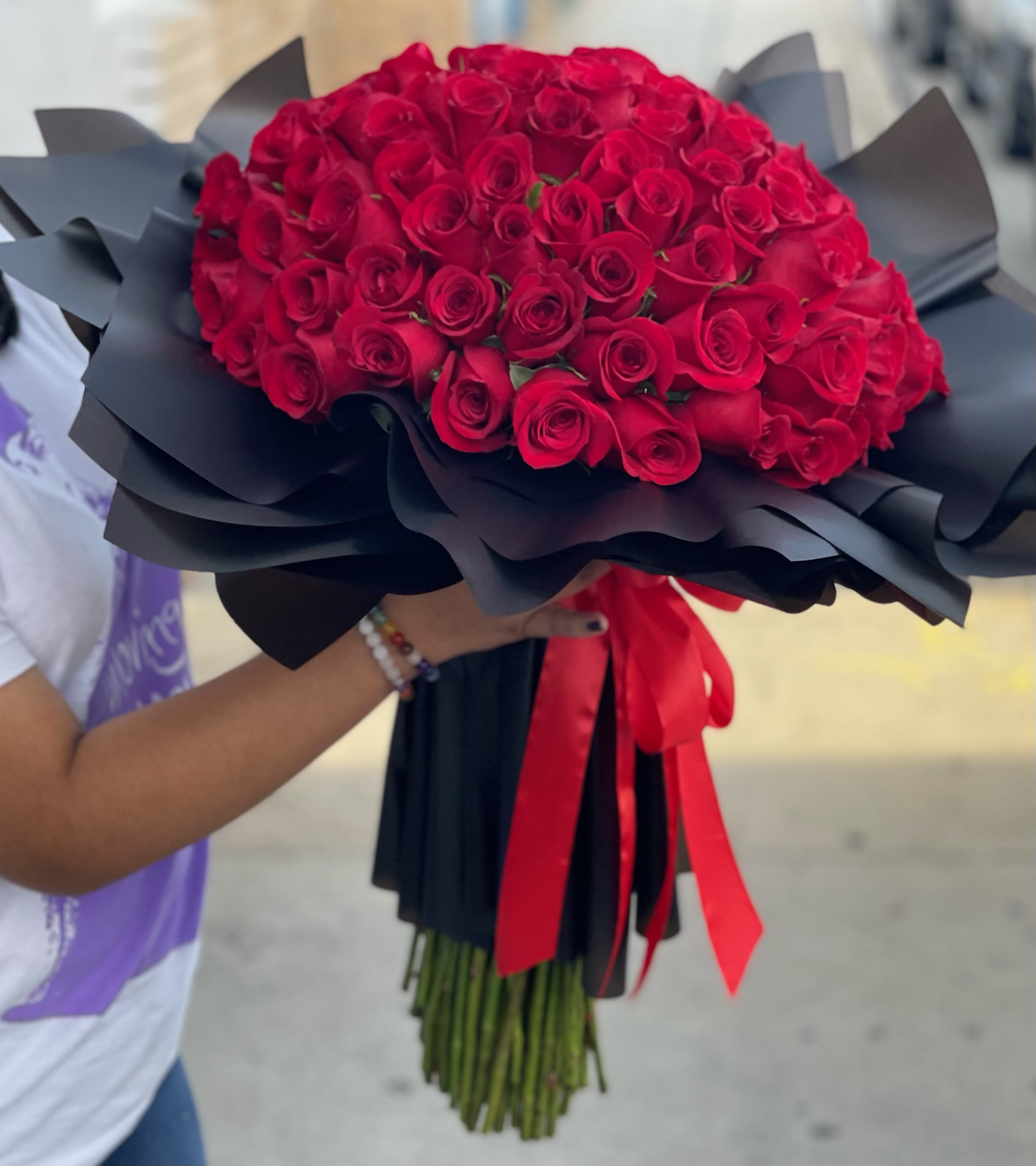 100 Red Roses Buchon 100 Red Roses Buchon - The infamous buchon, a bouquet of 100 red roses wrapped in black waterproof paper. Definitely a memorable gift that will put a smile on their face!