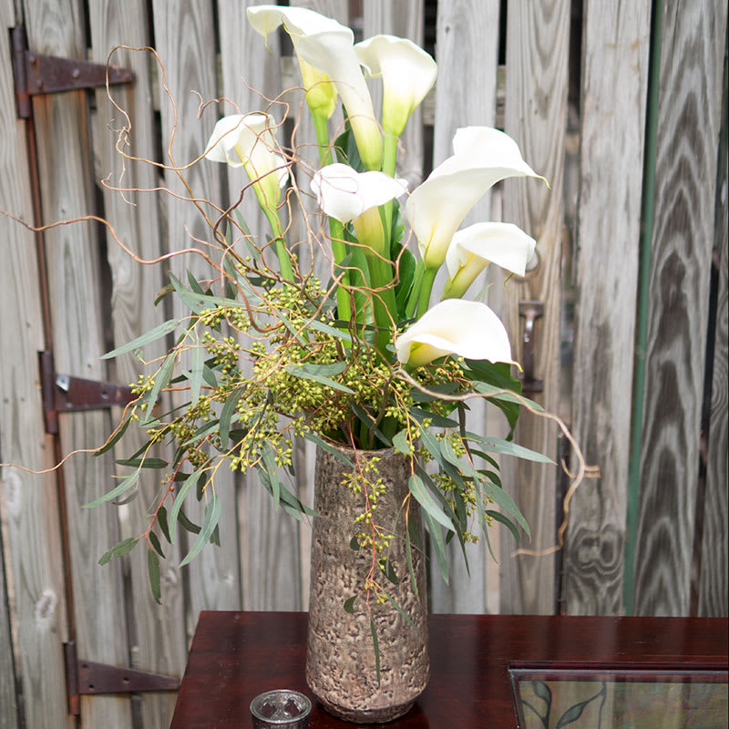 Tall Calla lilies Tall Calla lilies - Simplicity and elegance gather together in this beautiful calla lilies arrangement designed in a unique holder.