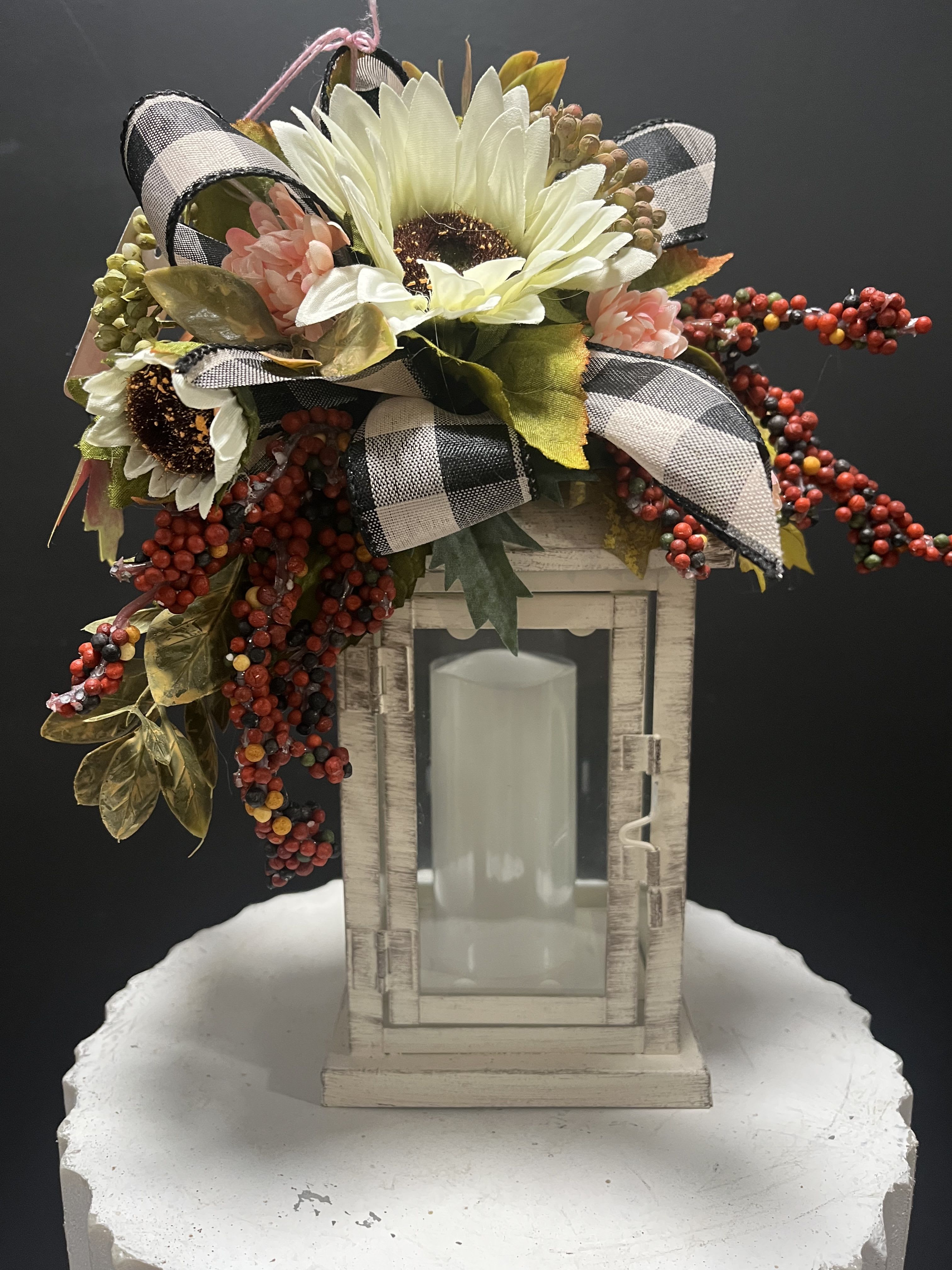 Off white Lantern with silk Off white Lantern with silk - 10 in tall Seasonal silk added to a metal lantern Batteries included