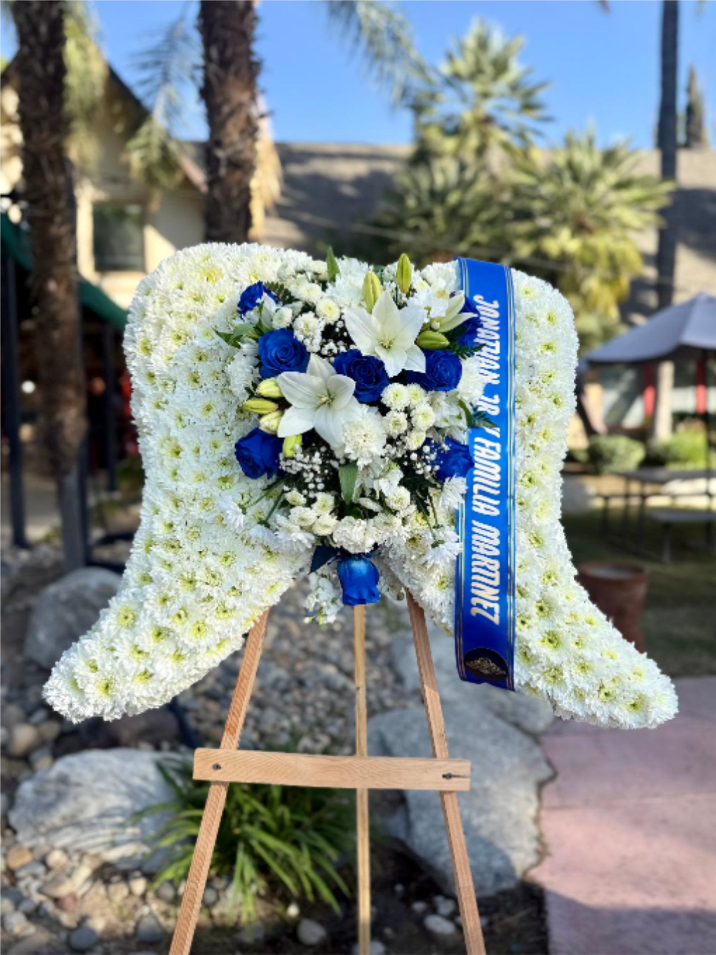 MEMORABLE ANGEL  - A beautiful set of medium-sized angel wings, with a center arrangement available in the colors of your choice.