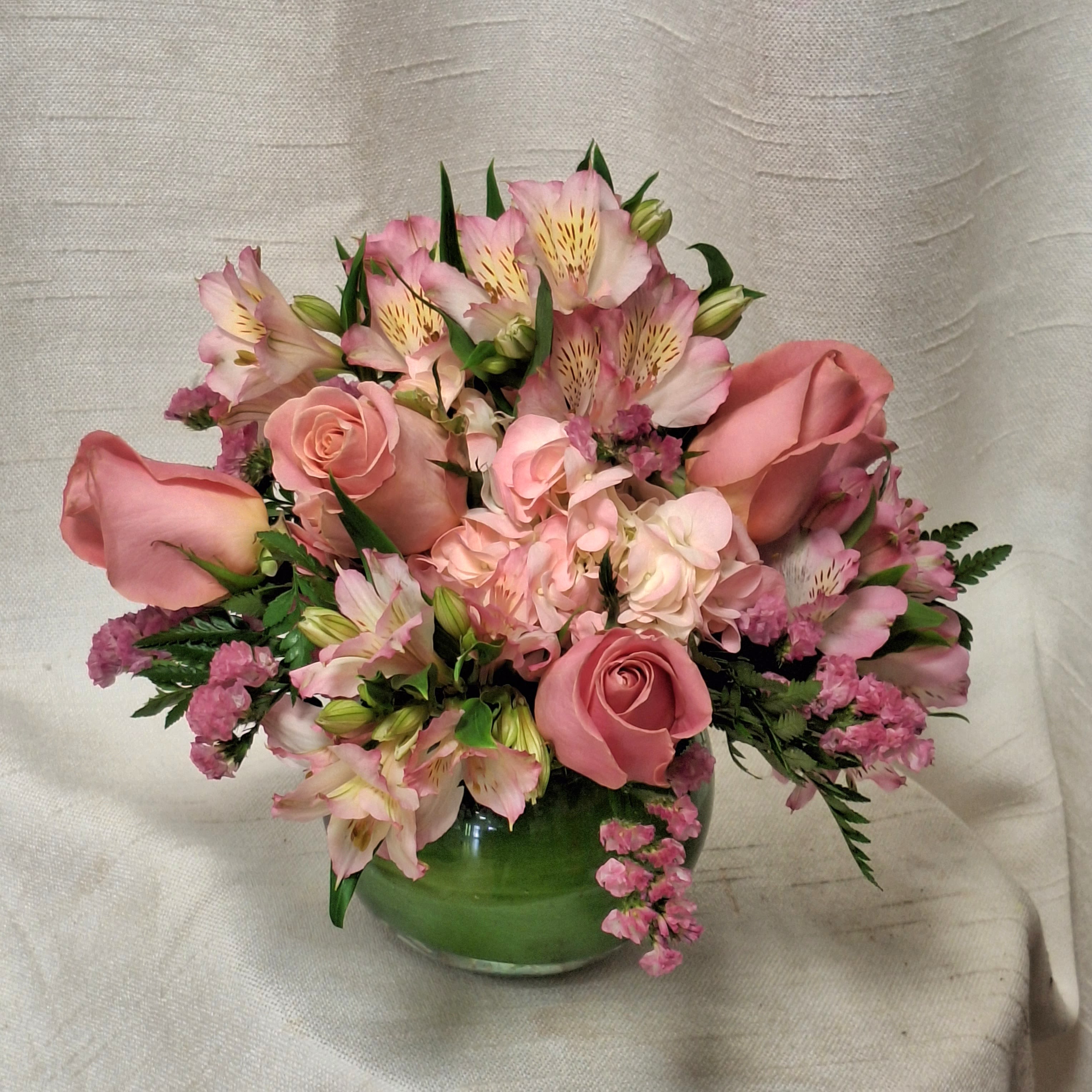 My Sweetie (BR) - Introducing our enchanting My Sweetie Floral Arrangement, a mesmerizing display of beauty and grace. Crafted with care and passion, this arrangement is a celebration of all things pink, featuring stunning pink roses, delicate pink hydrangea, waxflower and elegant pink alstroemeria.