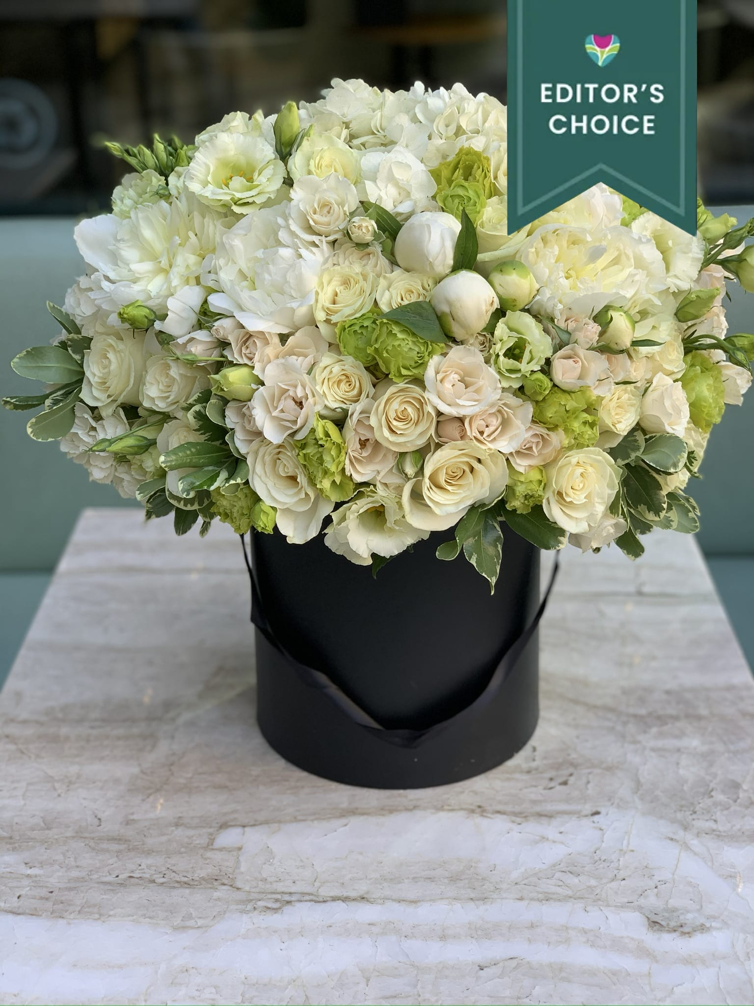 Elegant white &amp; green flower arraignment (Editor's Choice) - Stunning white and green flower arraignment in a black velvet box