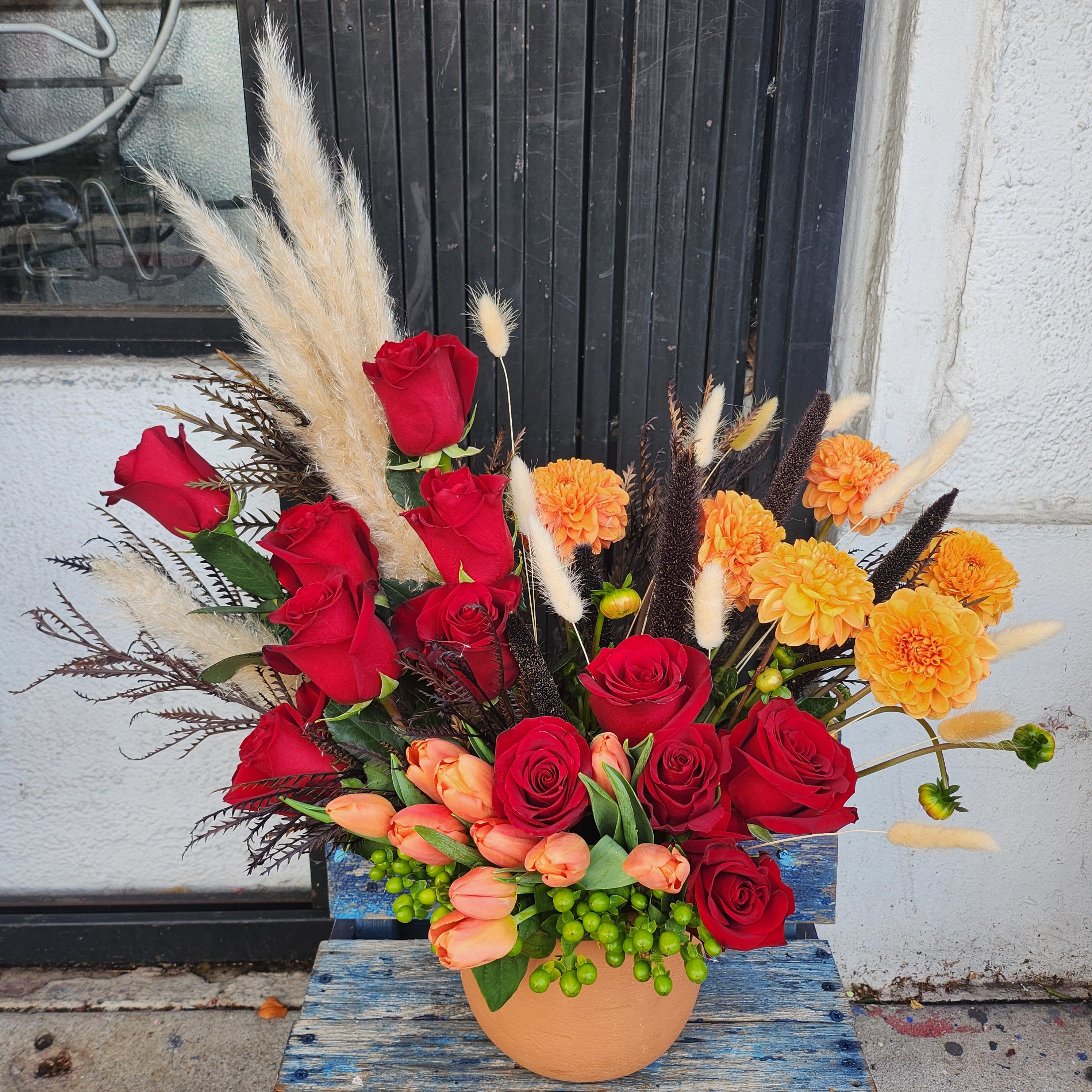 Terracotta bloom Terracotta bloom - Autumn burnt and rusty rose with pampas