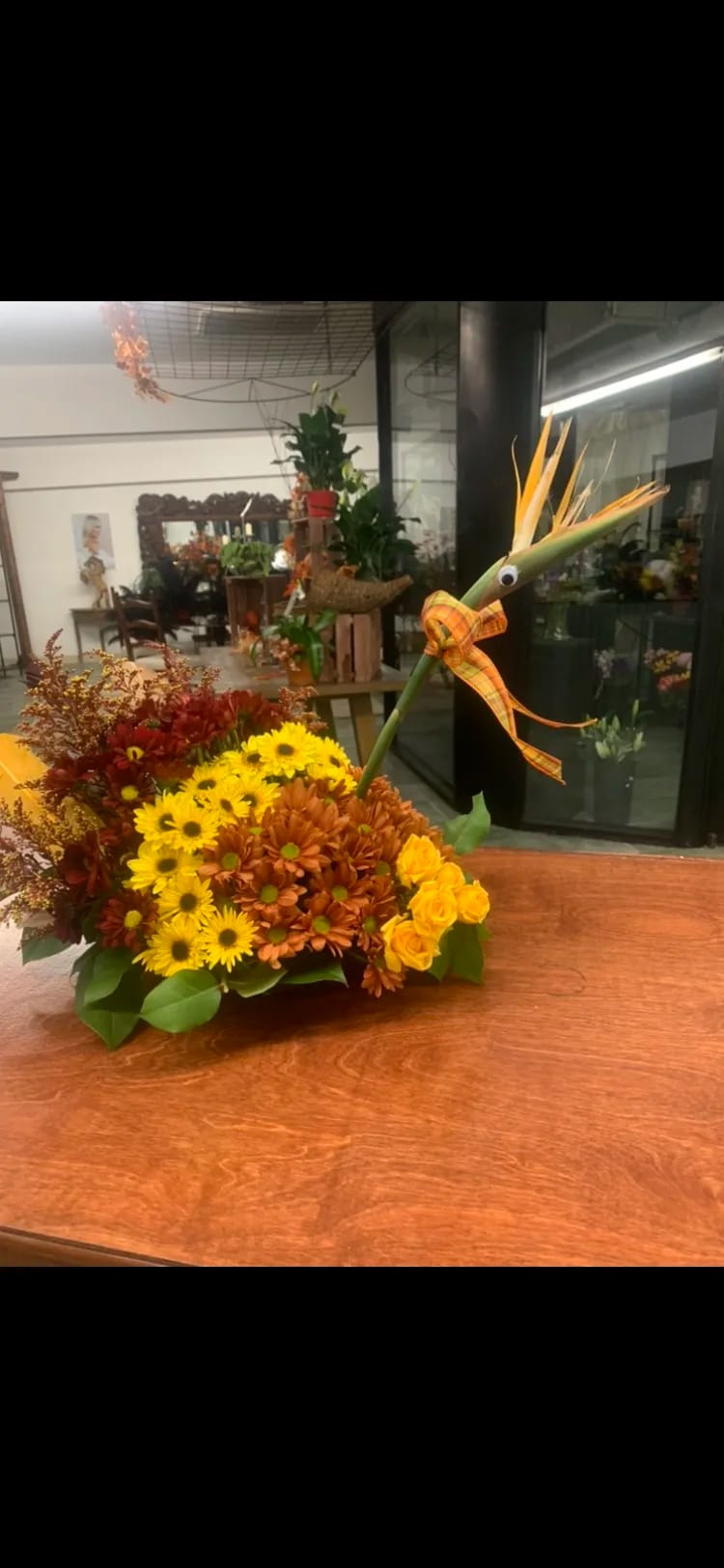Thanksgiving flower turkey - Flowers create a turkey centerpiece