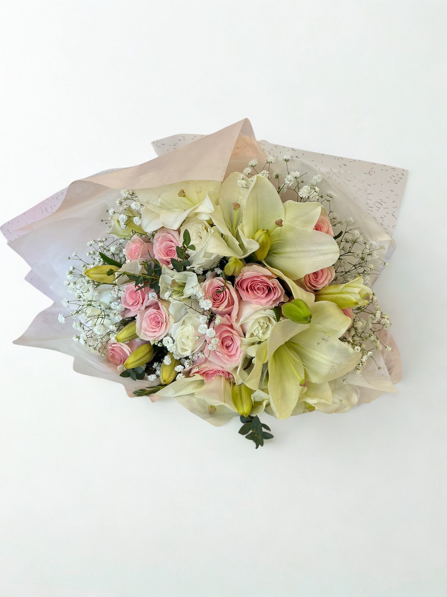 Daniella “Fresh Flower Shop – Order Flowers Online” - A bouquet filled with tenderness and elegance. &quot;Daniella&quot; is a delicate design that combines soft and harmonious flowers, designed to convey affection, sweetness, and beauty in every detail. Perfect for giving on special occasions or simply to say &quot;I'm thinking of you&quot; with tenderness and love.