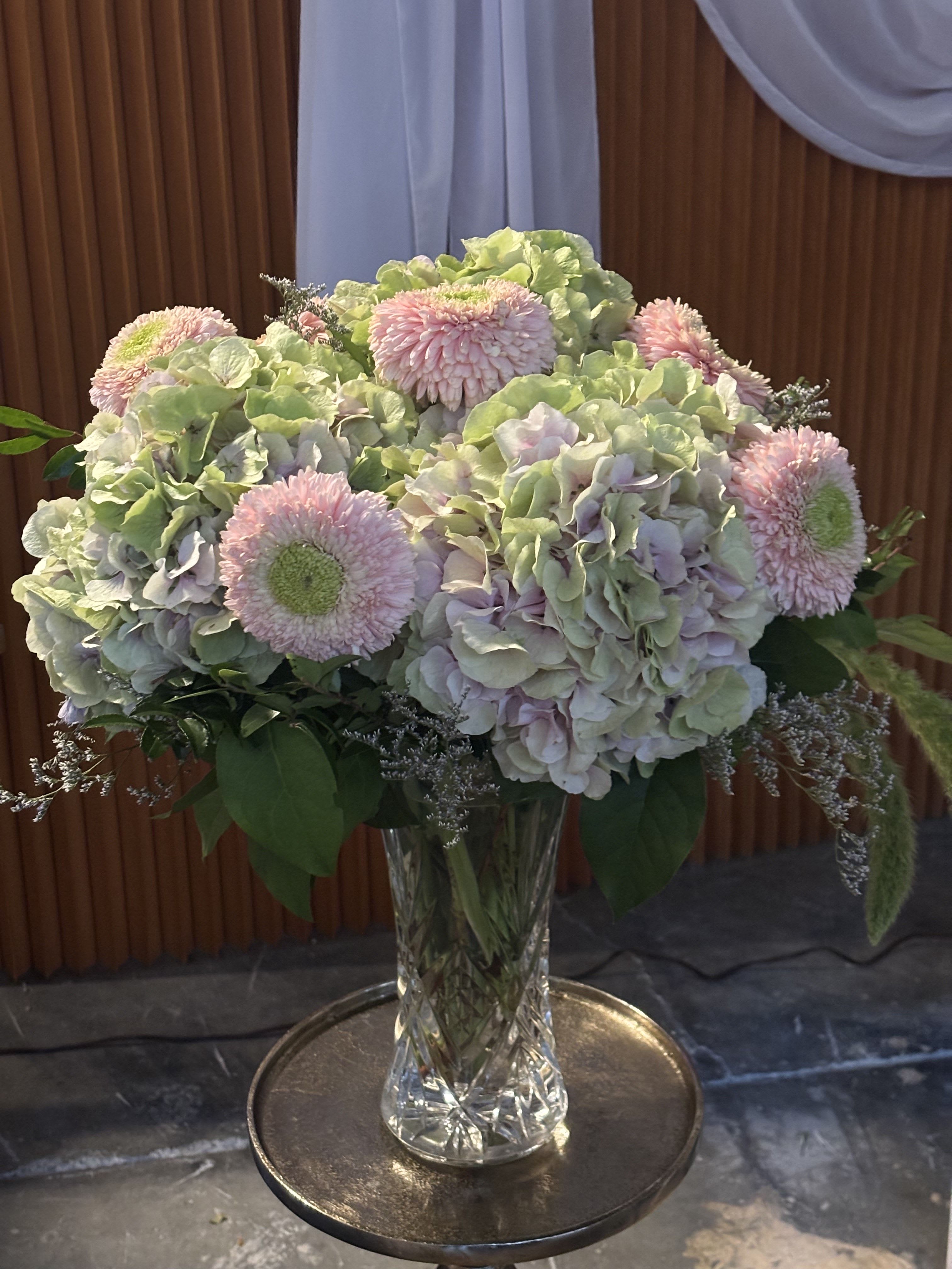 Wild Meadow - A natural mix of seasonal flowers and lush greenery, capturing the essence of a vibrant meadow. Ideal for bringing freshness and serenity to any space.