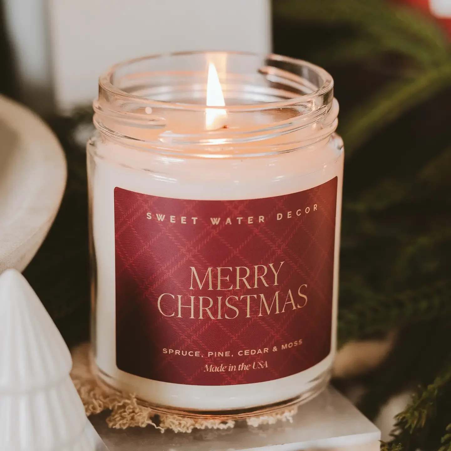 Merry Christmas 9 oz Soy Candle Merry Christmas 9 oz Soy Candle - SCENT NOTES: • Top: Spruce, Pine Needles, Evergreen, Spearmint • Middle: Cinnamon, Cypress, Lemon • Base: Cedarwood, Sandalwood, Musk, Moss 40 hour Burn Time