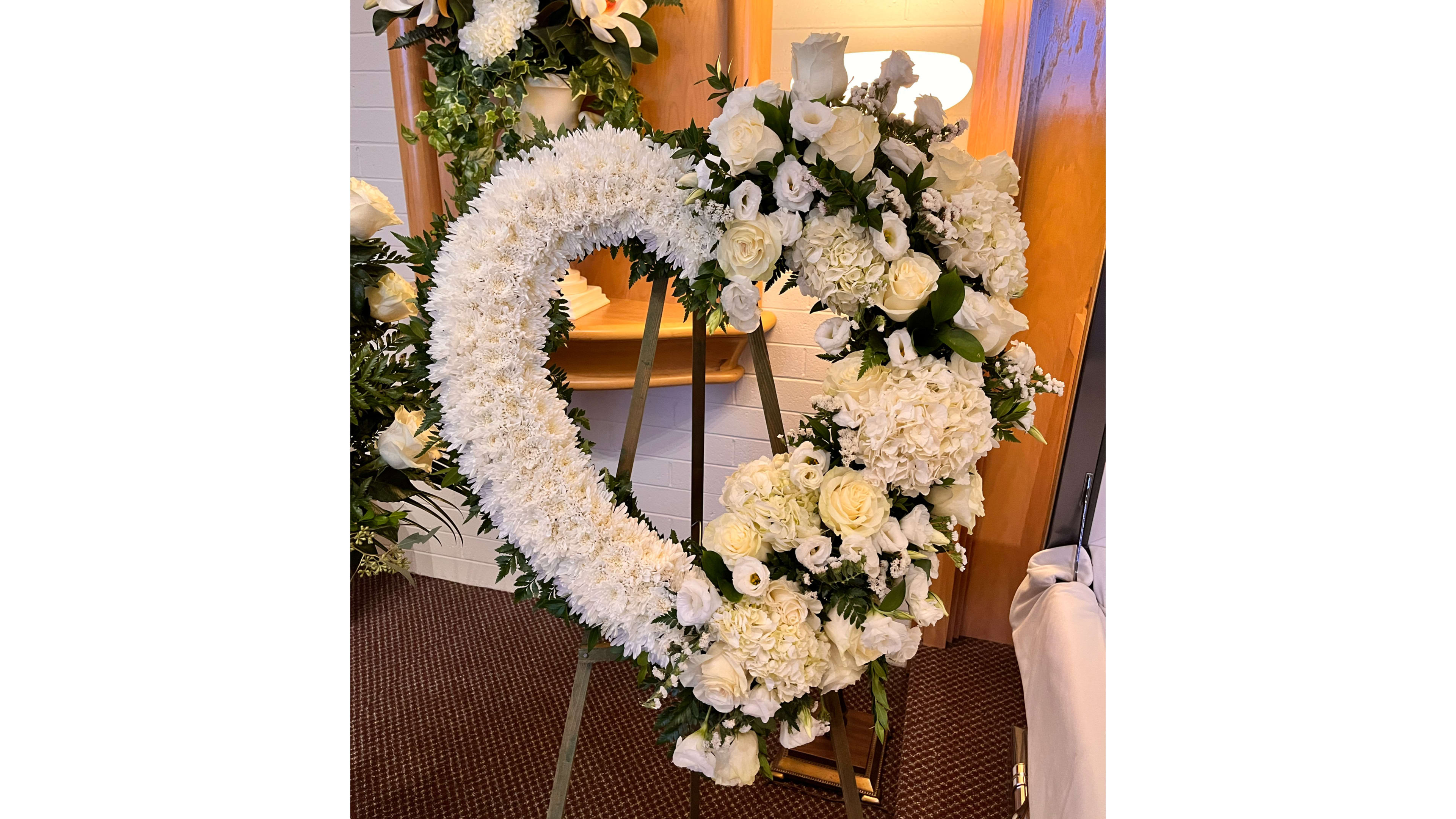 Garland White Heart  Garland White Heart  - A collection of hydrangeas, roses, lisianthus, statice