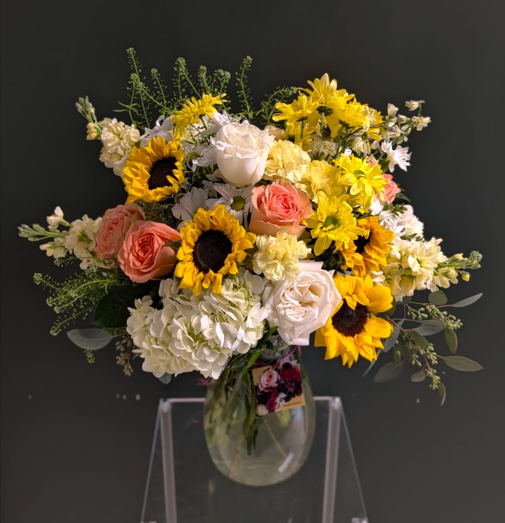 Big Thank You Bouquet Big Thank You Bouquet - Are you wanting to celebrate in a big way with fall as an accent? Well here is a great item to send. This vase is so beautiful and tasteful! It really does have it all. There is textures, elegance, seasonal flair and solid design presence.