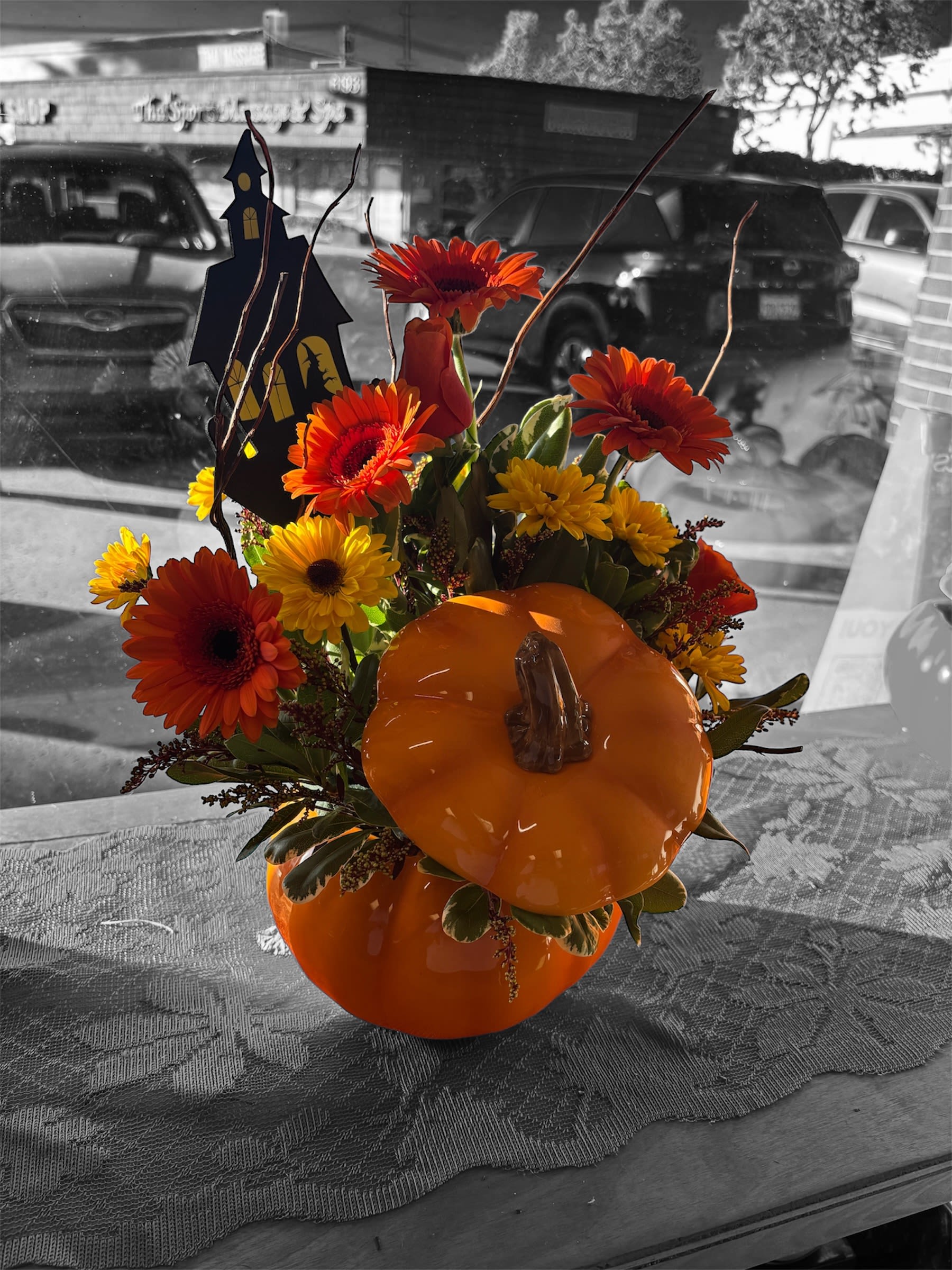 Haunted Pumpkin  Haunted Pumpkin  - Beautiful ceramic pumpkin with its lid. Best way to wish a spooky Halloween