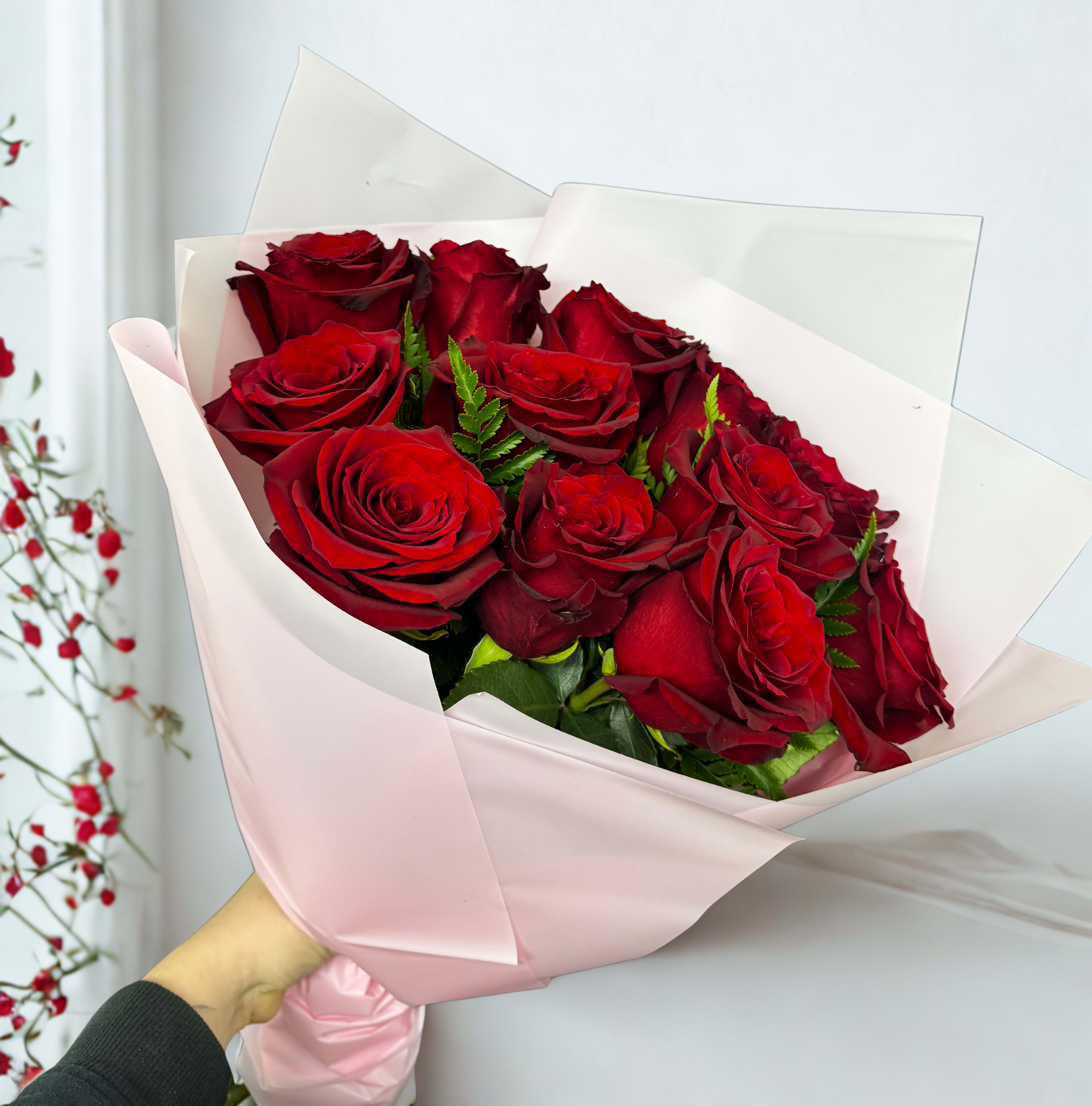 Love bomb Love bomb - A timeless bouquet of 12 velvety red roses, wrapped in soft blush paper for a romantic yet modern look. Perfect for anniversaries, birthdays, or when words aren’t enough