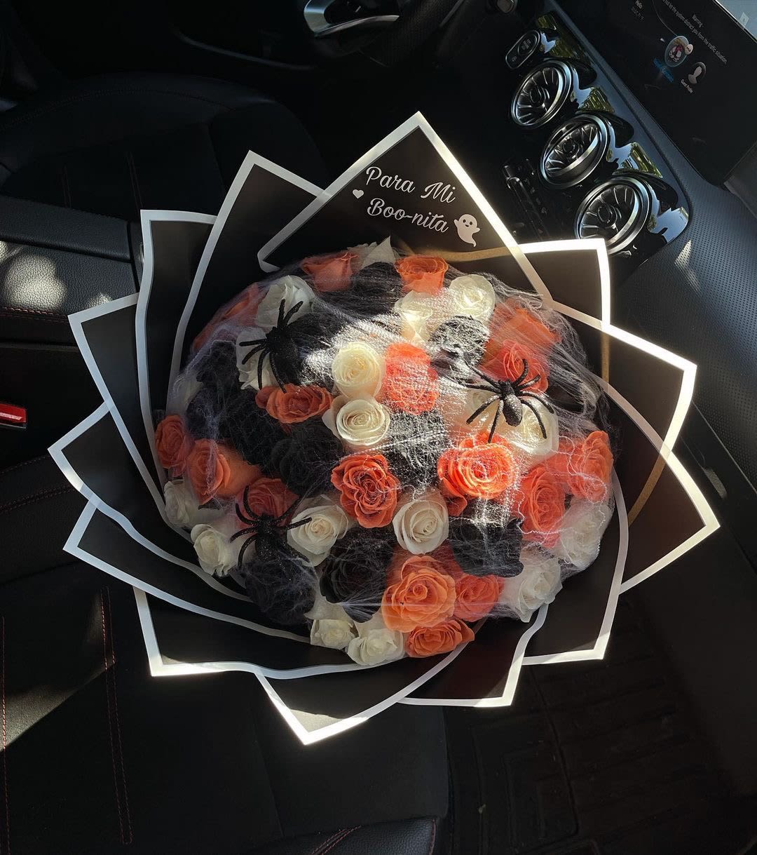 BOO- nita BOO-uquet 60 roses  - BOO-UQUET Fall in love with this beautiful bouquet ideal for this Halloween, made up of orange, black and white roses, spider web with small spiders to decorate and black paper with white edges. Order it today