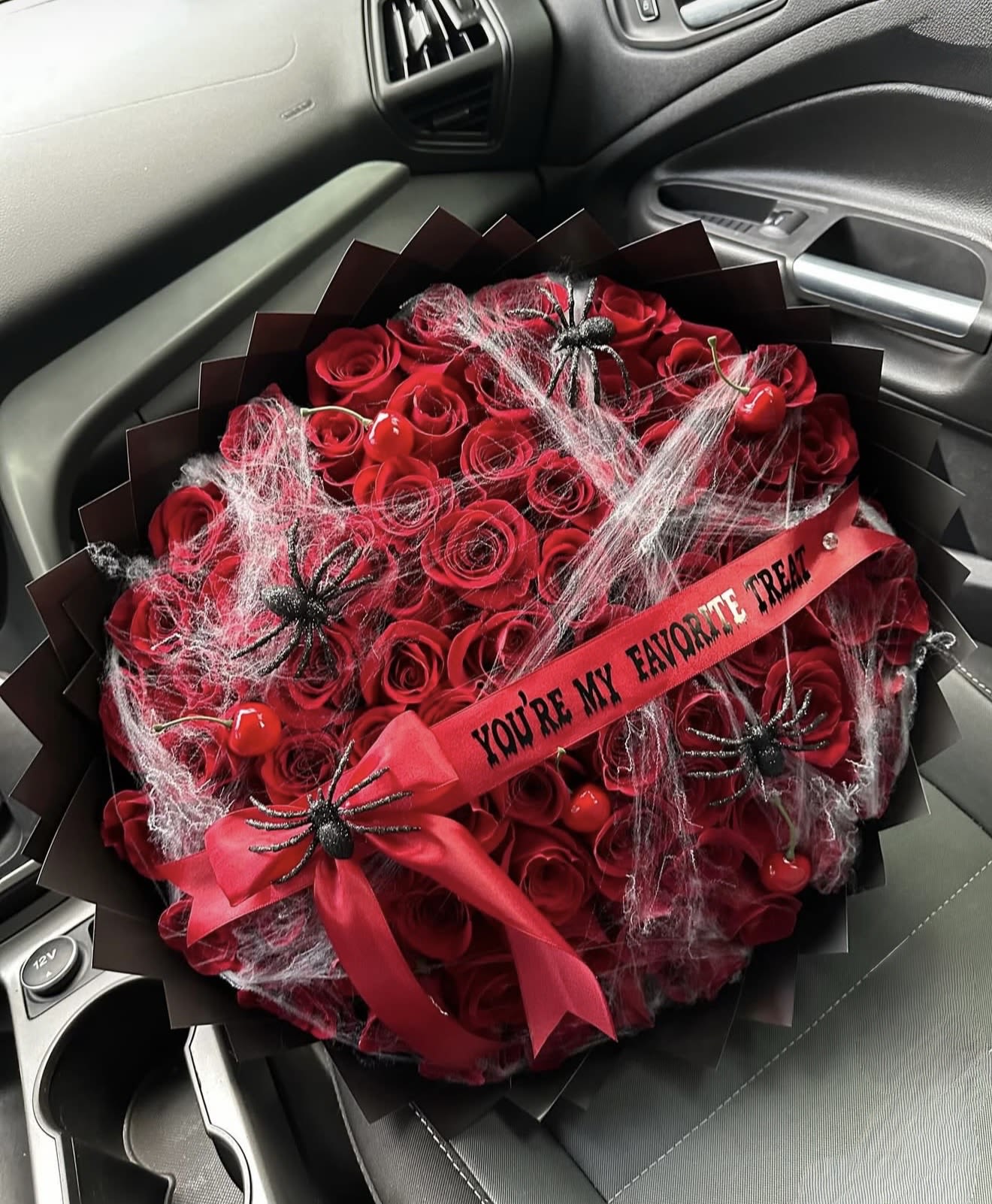 My favorite trick Bouquet  - Terrifyingly romantic bouquet, made up of 100 red roses, spider web, and decorative spiders, black paper wrap (you can customize the message of the ribbon.