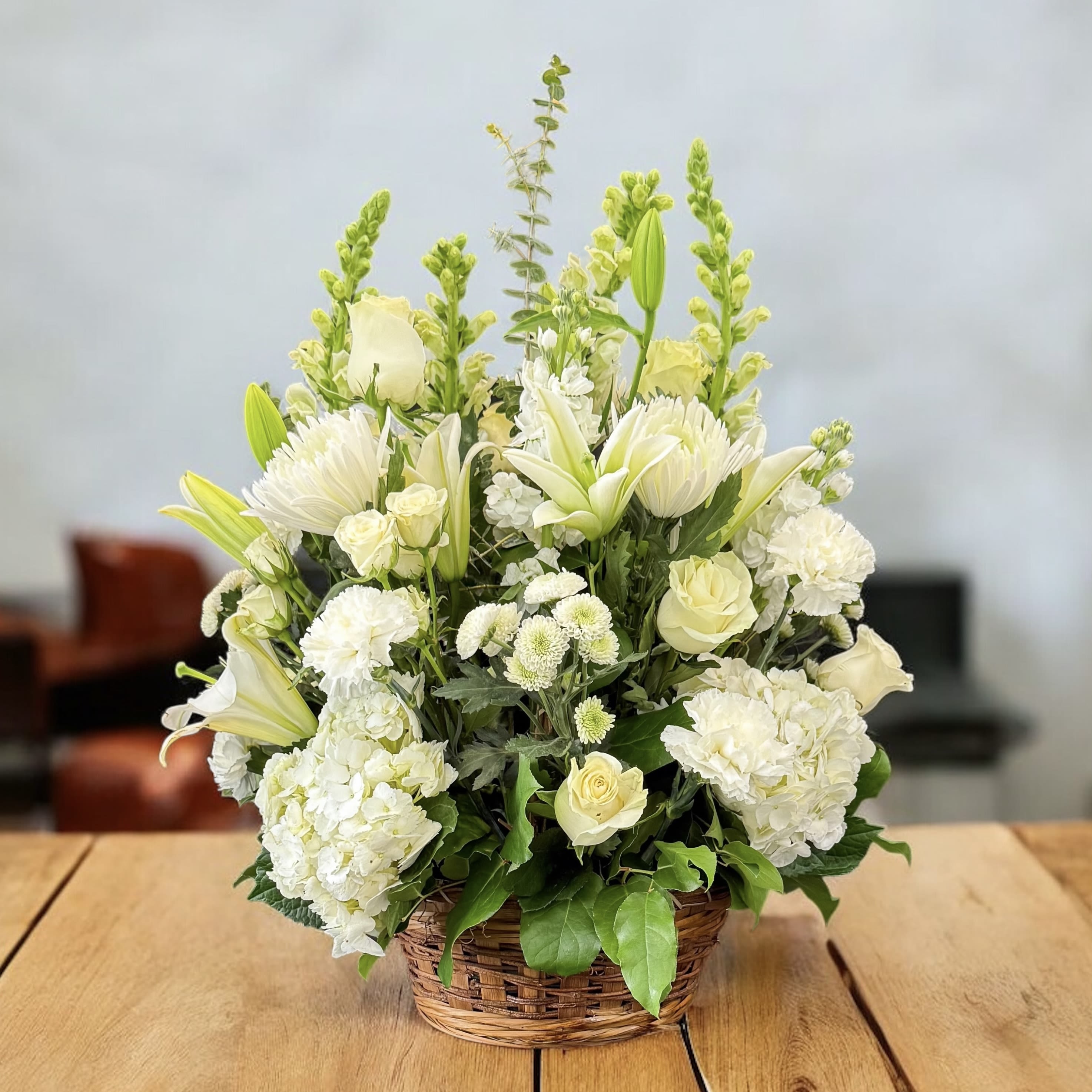 Sympathy basket Sympathy basket - Elegant all white