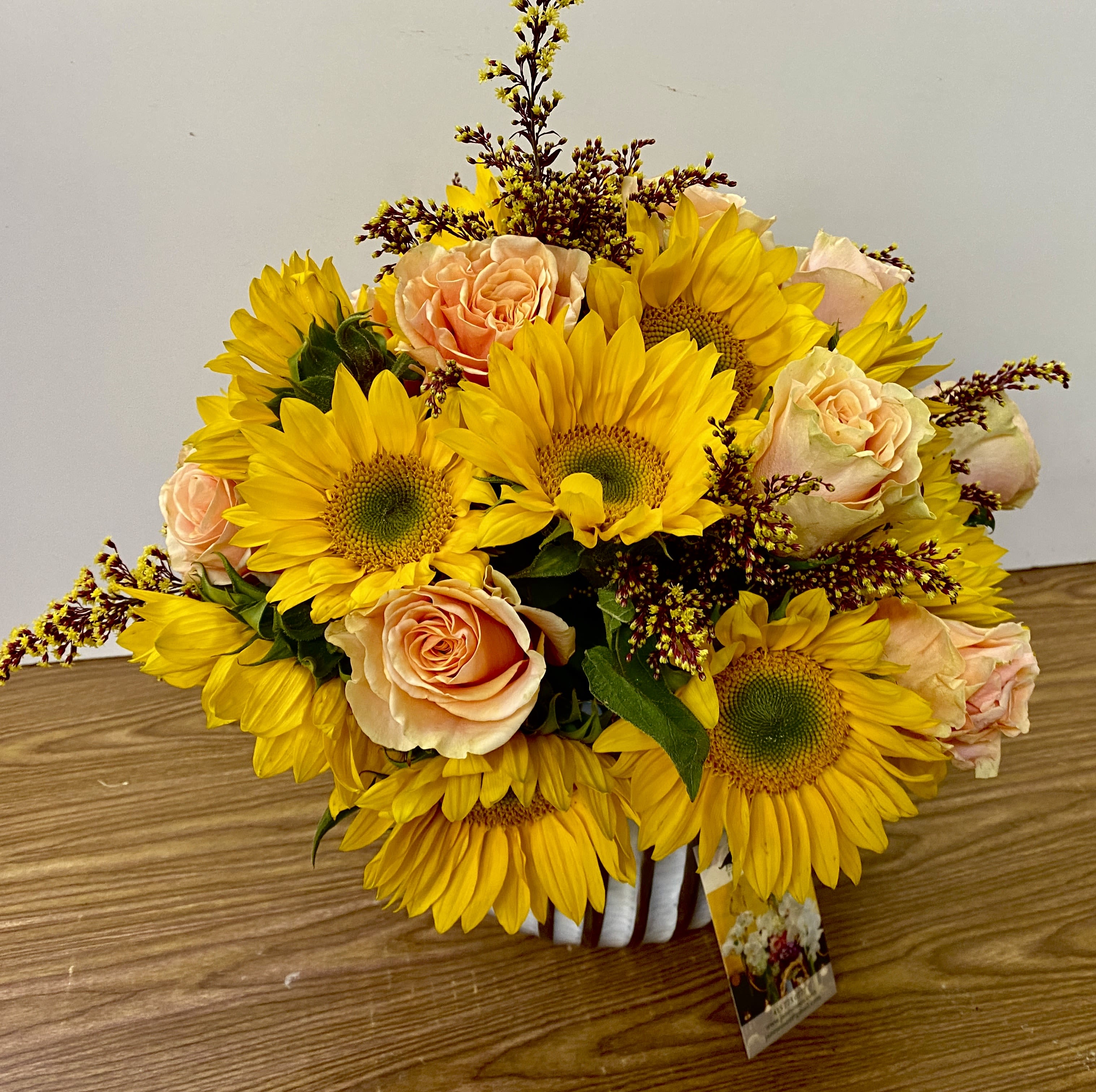 Someone like you - In the glass with combinations of sunflowers and roses