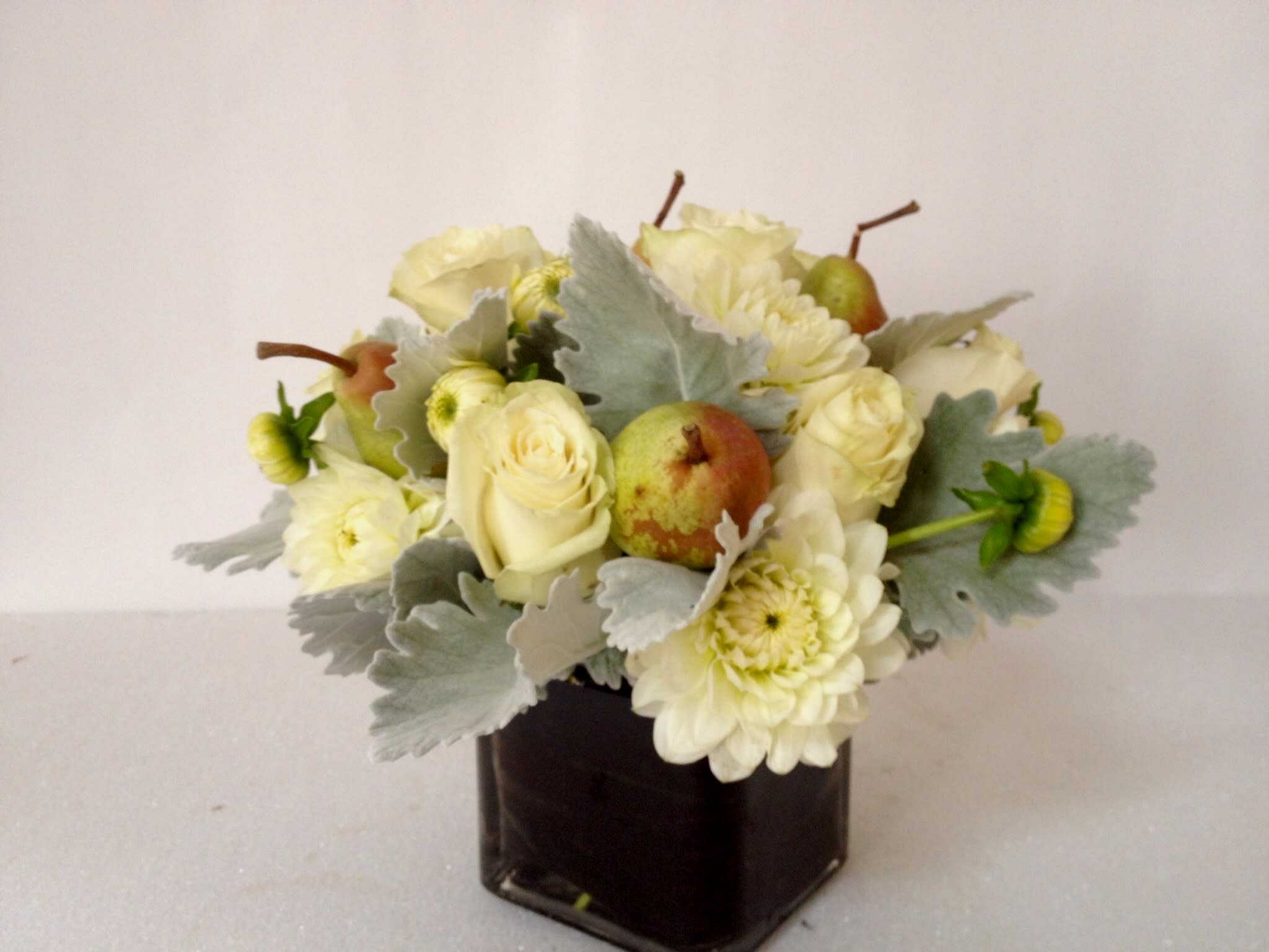 Wizard - whit hydrangeas, roses, lisiantos, pear 