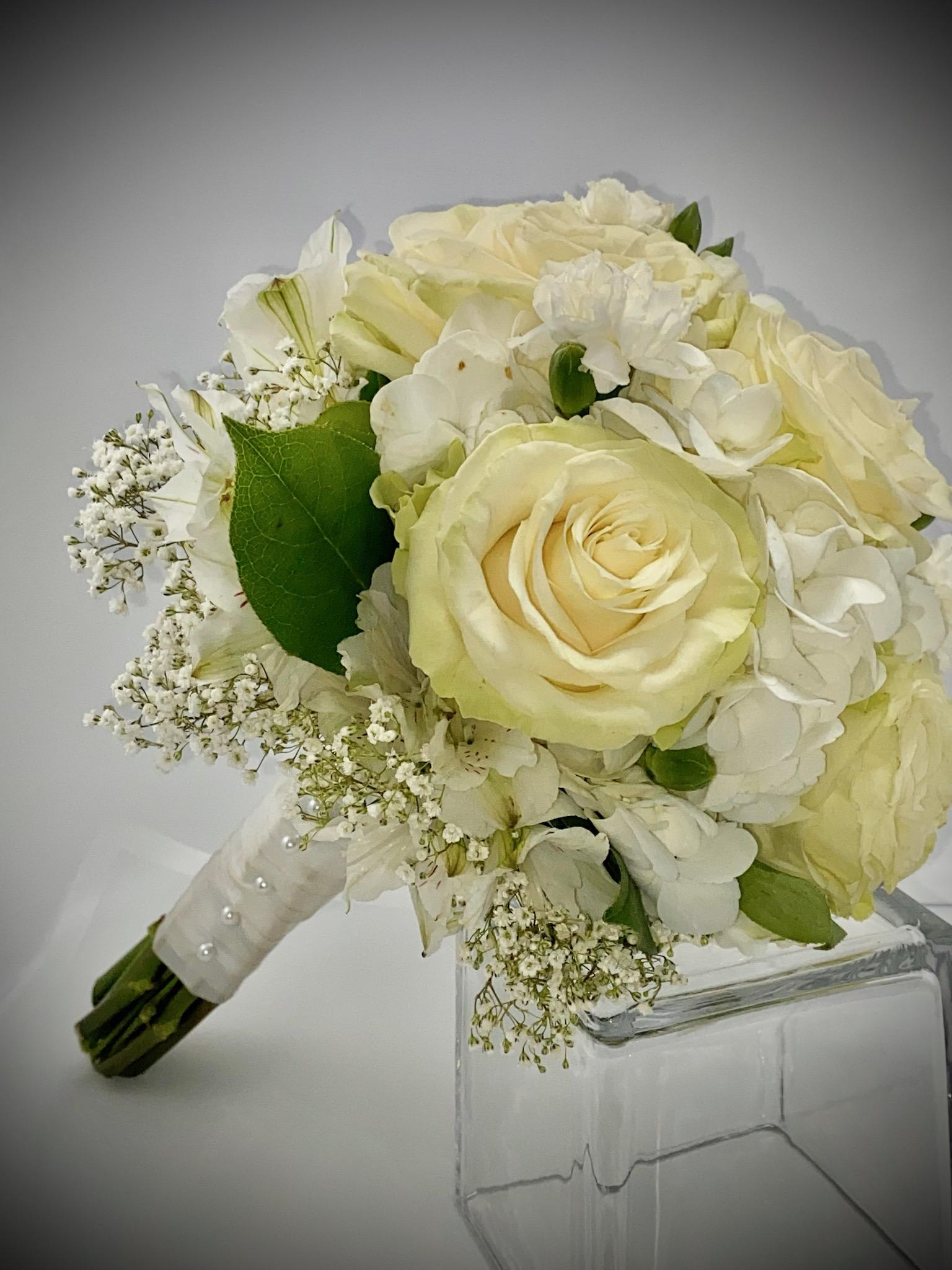 Classic Bridal bouquet - White Roses, Ranunculus ,hydrange, alstromelia, million start. 