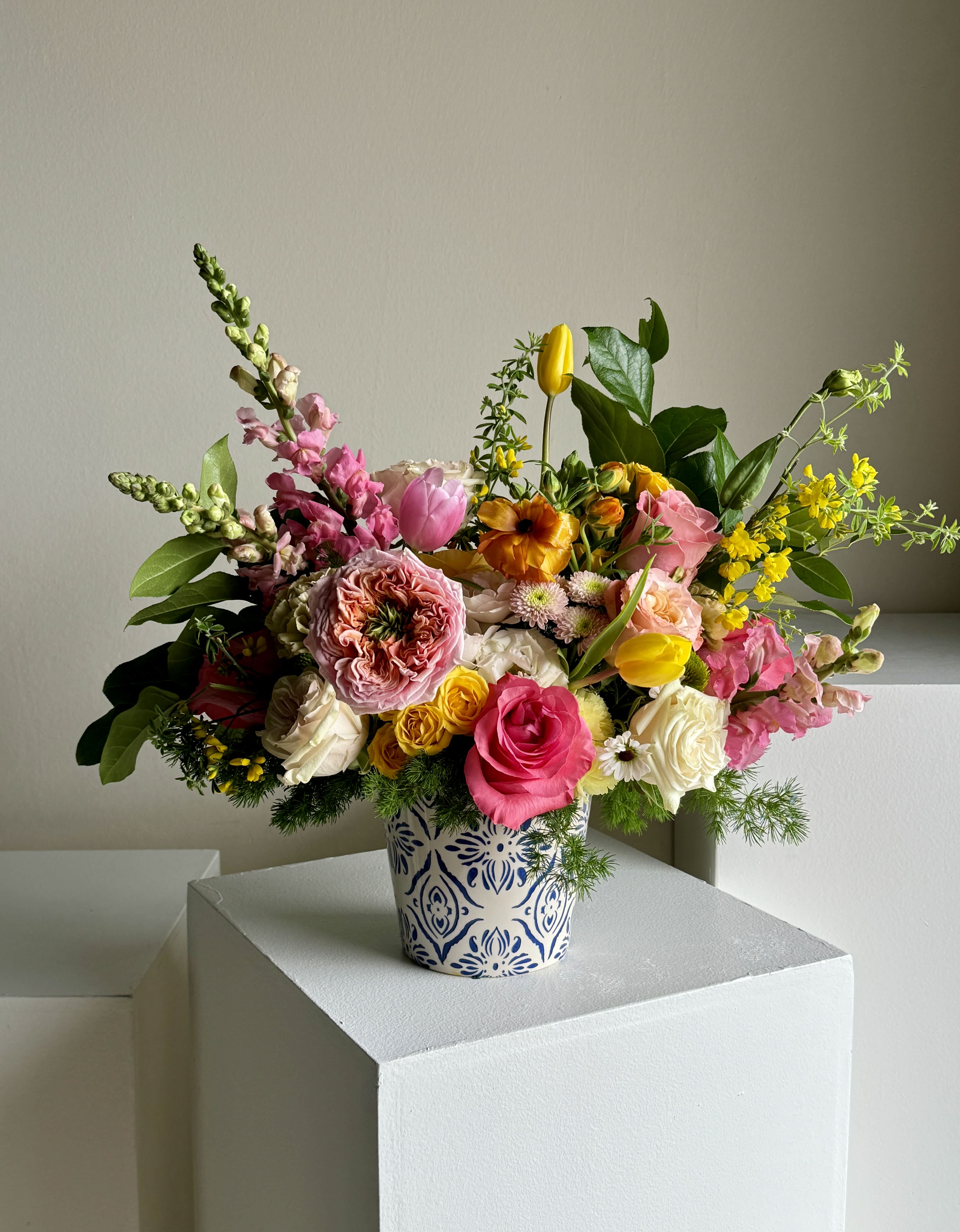 It’s colorful season in a Vase! It’s colorful season in a Vase! - Capture the Essence of colors Symphony in a Blossoming Bouquet, Let Nature's Palette Paint Your Home with Poetry!