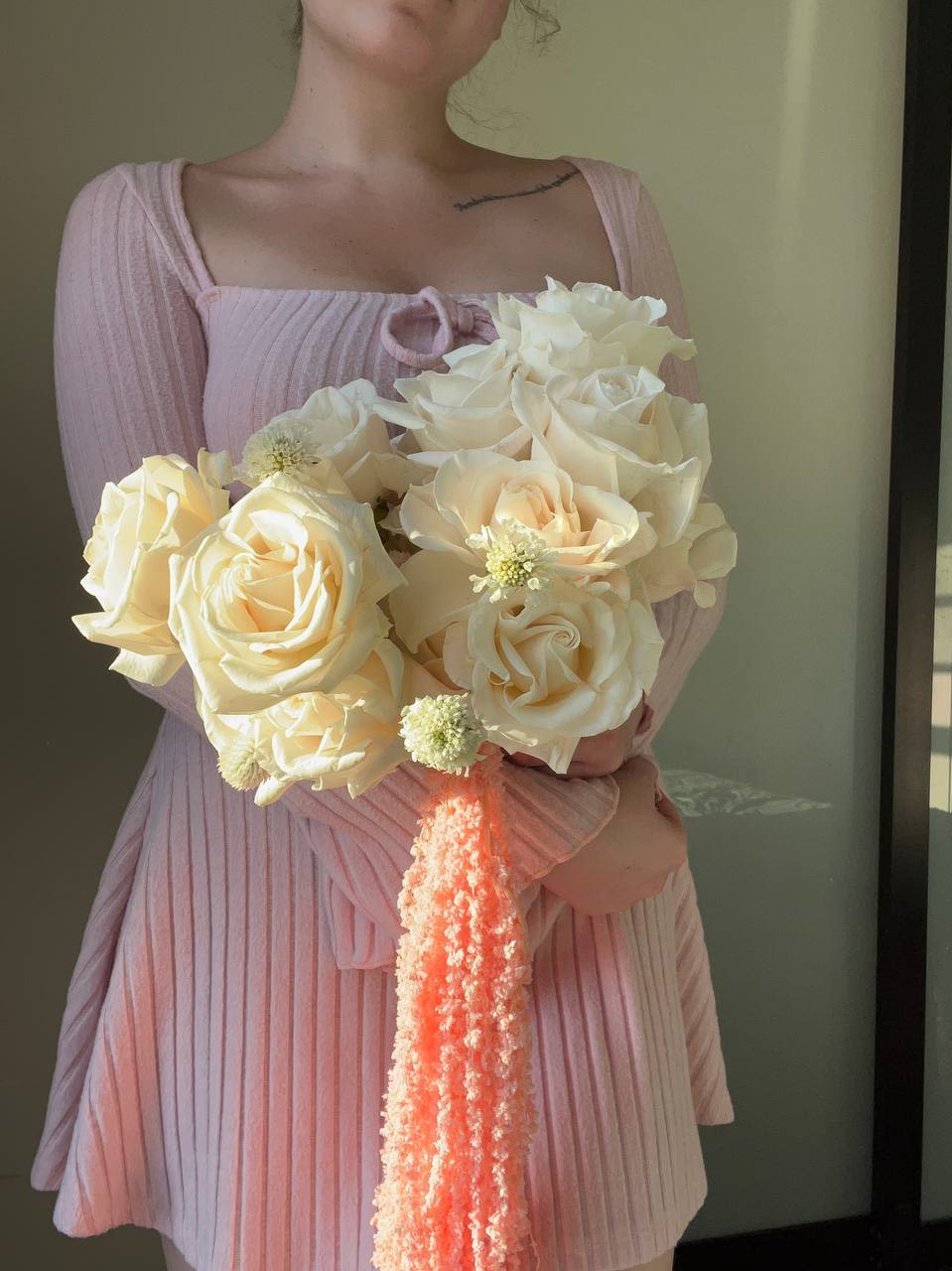 Eternal love Eternal love - Romantic Cream and White Wedding Bouquet This dreamy wedding bouquet combines the timeless elegance of cream and white roses with the delicate charm of scabiosa. Soft pink amaranth adds a whimsical, romantic touch, creating a harmonious blend of textures and colors. Perfect for a bride seeking a graceful, feminine, and unforgettable bouquet that exudes romance and sophistication.