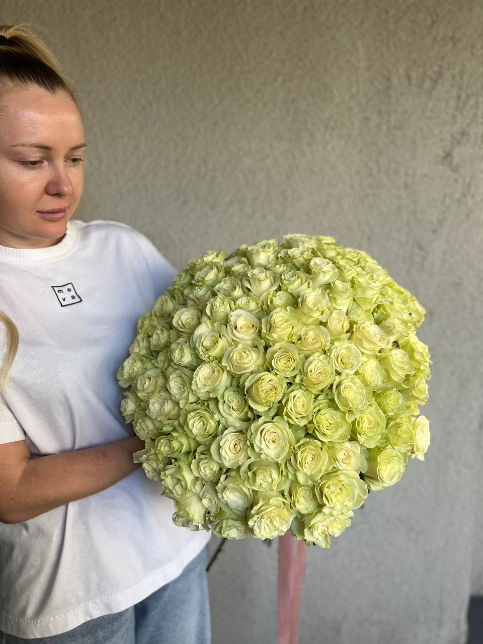 100 White Roses Bouquet 100 White Roses Bouquet - 100 White Roses Bouquet  Pure elegance and timeless beauty come together in this stunning bouquet of 100 white roses. Perfect for special moments when you want to express genuine feelings, admiration, or celebrate a significant occasion.  This bouquet comes without wrapping, allowing the natural grace and beauty of each rose to shine. White roses symbolize purity, harmony, and everlasting devotion, making this bouquet an ideal gift for loved ones, friends, or any meaningful event.