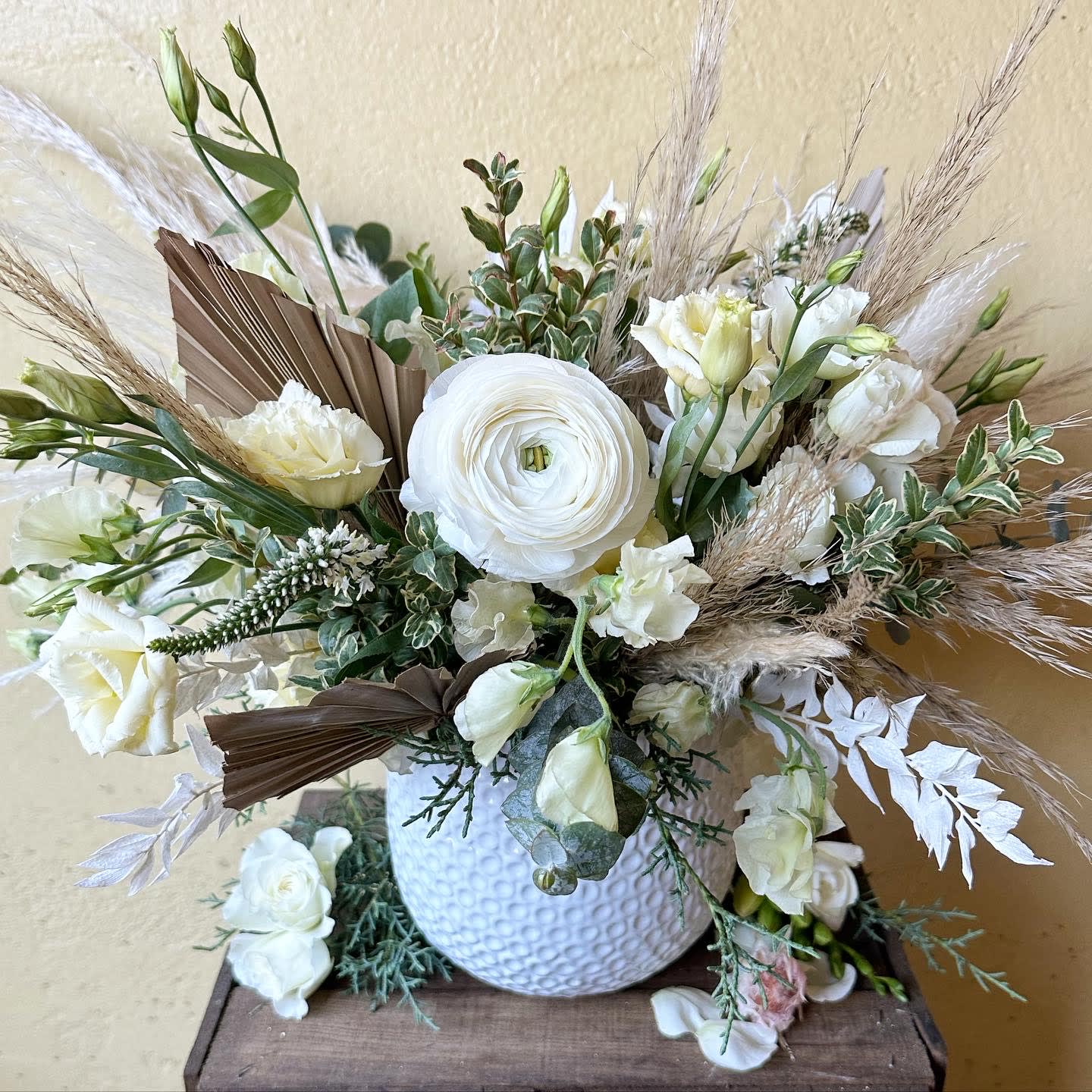 The Natural - Trending fresh and dried/preserved florals in whites &amp; naturals. 