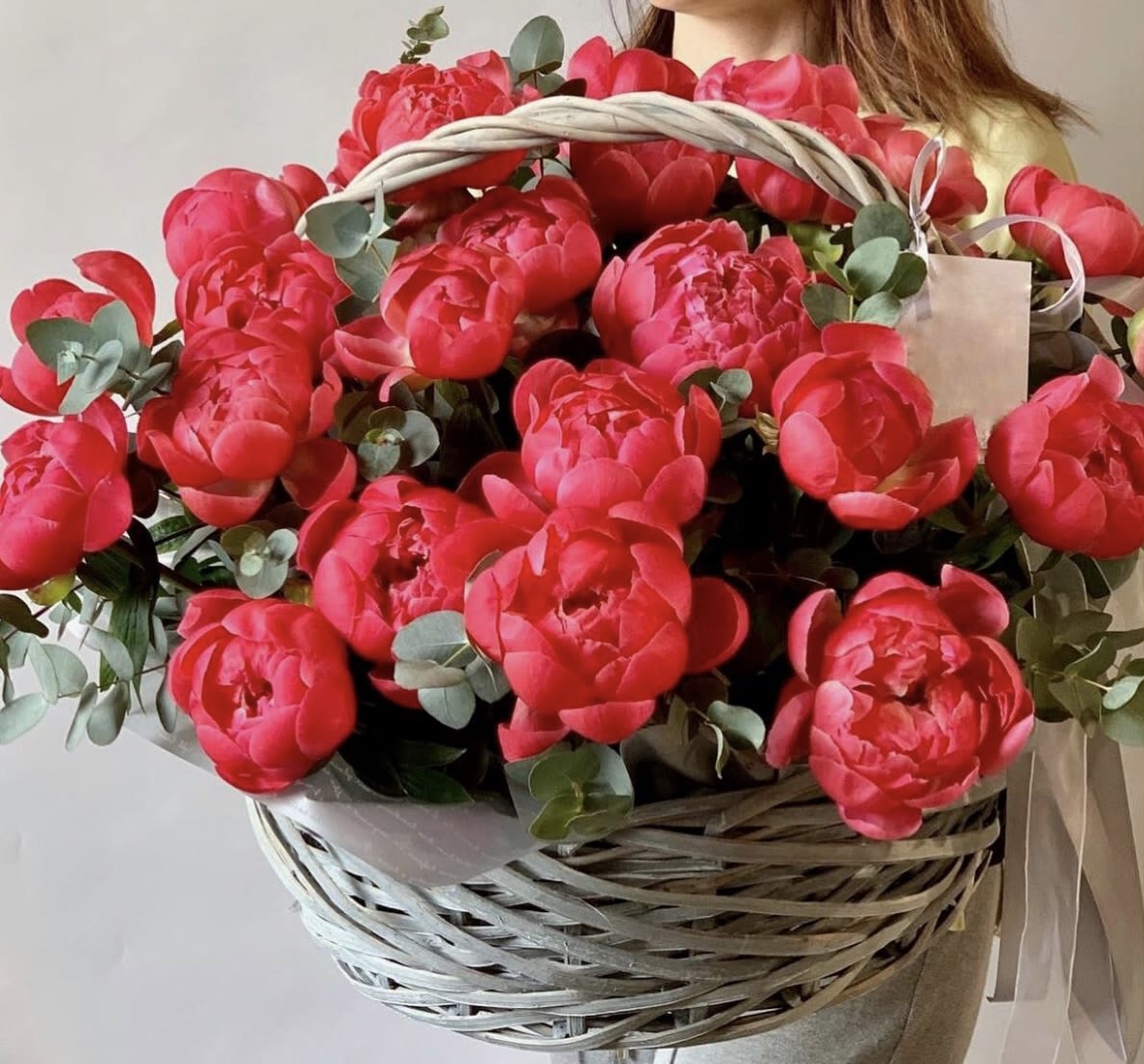№ 18 - BASKET WITH CORAL PEONIES. - Basket with &quot;Coral Charm Peony&quot;.  36 stems Peony.