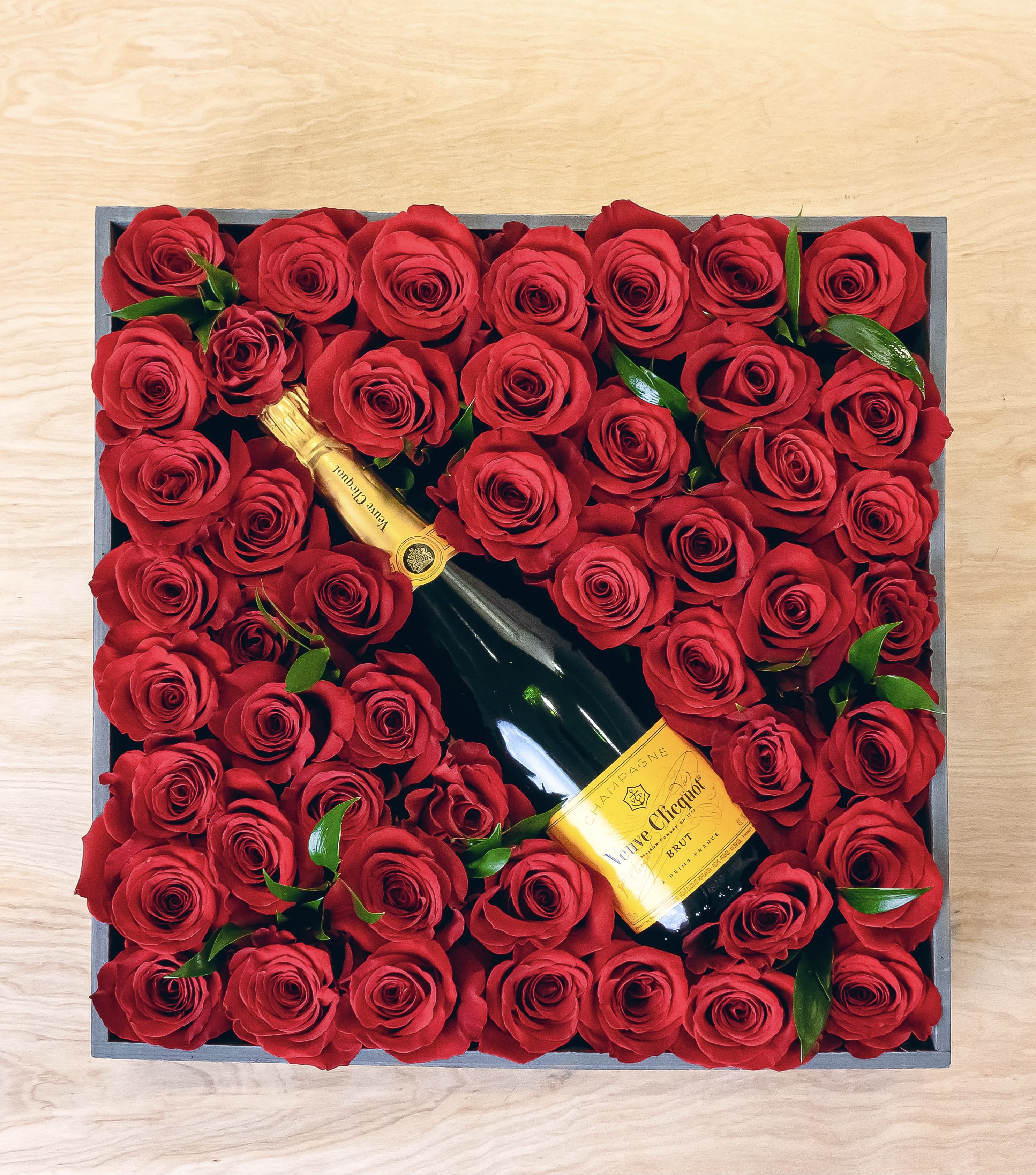 Champagne and flowers - Standard- Your order will be arranged approximately as shown on our website. 