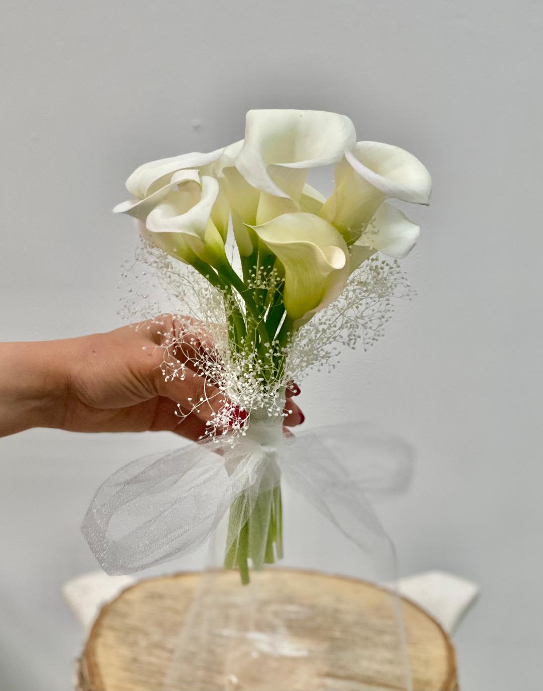 Calla Lily Bouquet Calla Lily Bouquet - Theme Colors: Shades of white, and green   Featured Blooms: Calla Lily and greens   HK Flowers have a uniqueness of florals and seasonal blooms, certain flowers or colors may not be available as each season affects the availability, color, size, and shape of each floral bloom. Some flowers may be substituted accordingly.   Photos are used as a reference for the color palette and is NOT indicated of the final product. We ask for your trust in us that we will pick out the best seasonal available blooms, while still capturing the arrangements' theme and colors mentioned above.