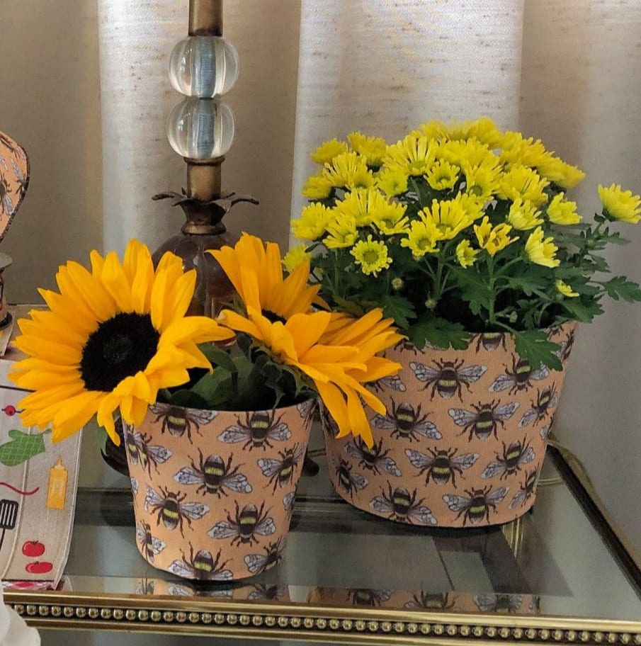 The Queen Bee Collection - Choose from either SUNFLOWERS or POTTED DAISIES in one of our adorable bee containers! 