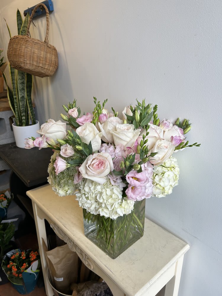 Winter 19 - Vase arrangement with White, Pink and Green colour flowers.   It is a LARGE size in the picture.   Roses, Hydrangea, Freesia, Lisianthius and Queen's anne's lace are used for this arrangement.  Due to the availability of certain flowers and vases, substitutions might occasionally be necessary to assemble your bouquet.
