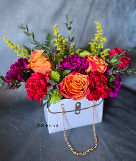 CHEERFUL - Step into a world of vibrant delight with our cheerful flower arrangement, a lively tapestry of orange, red, and purple blooms. Immerse yourself in the radiant energy and bold hues that define this captivating ensemble. 