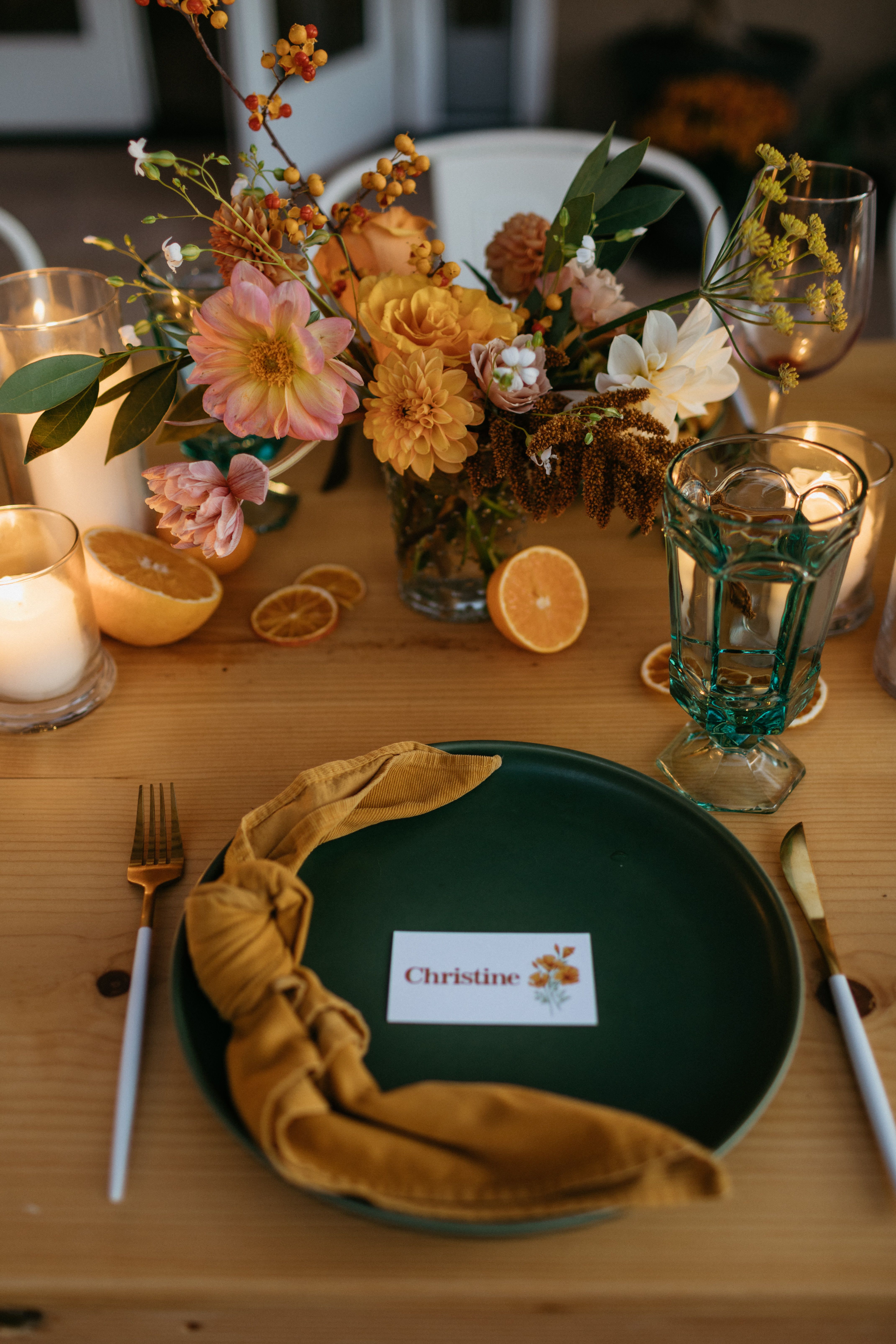 Autumn  - Floral desigin low minimal clear glass vessels. Perfect for small holiday . Modern unstructured style, premium blooms and textures. Color palette will be fall/autumn themed designers choice. Types of flowers may vary depending on the season and availability, Color palette and overall look and design will remain the same  centerpice