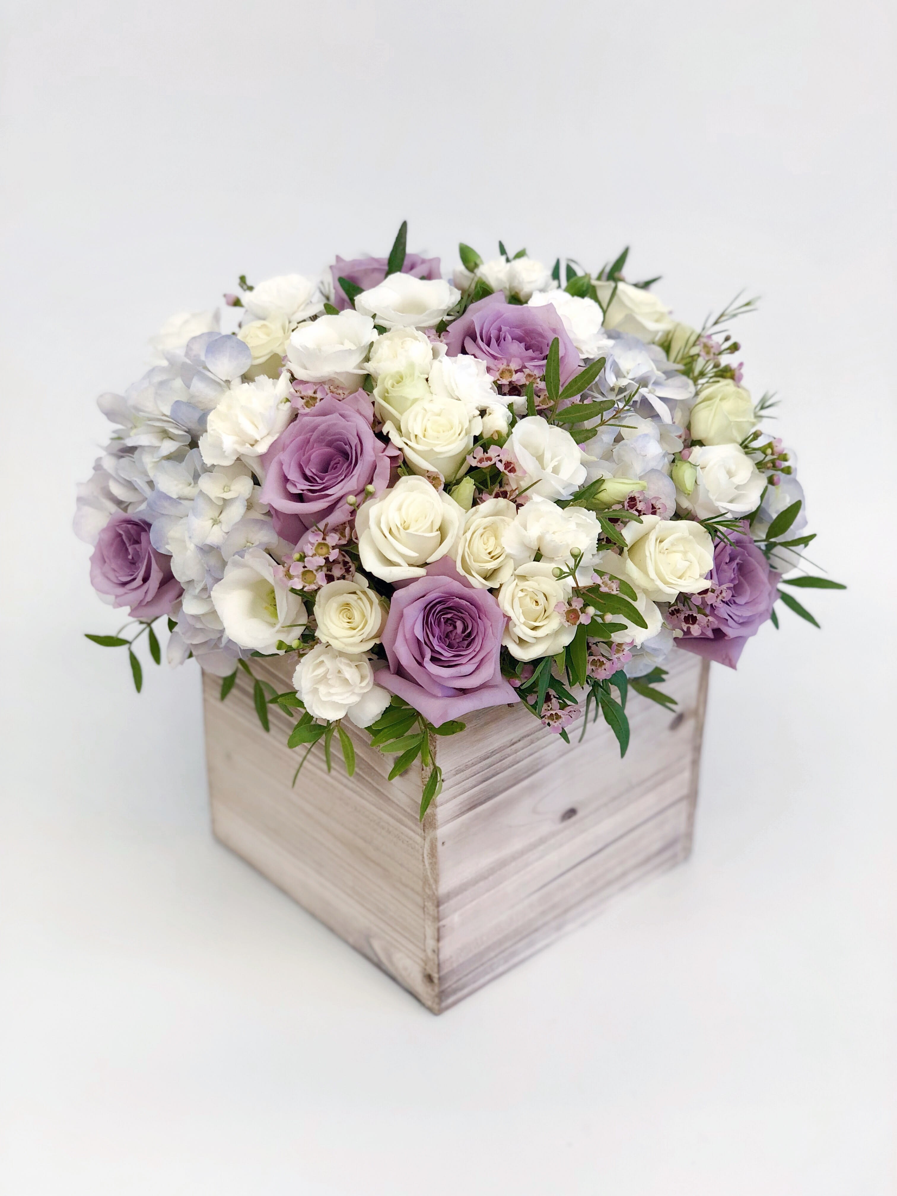  Wood Box Arrangement Lavender And White Large - If You want a bouquet with a twist, choose our flower boxes. We have wood boxes for rustic looking arrangements, or hat boxes for a more elegant look. It’s a beautiful and convenient way. Flowers in boxes don’t need vases. That makes it perfect for transportation and keeping flowers hydrated and secure.  