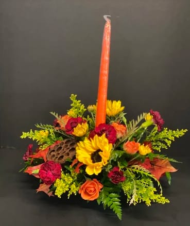 Sunny Centerpiece - This sunny centerpiece is the the brightest of the bunch! Choose this for the perfect sun shine-y Thanksgiving table accent. 