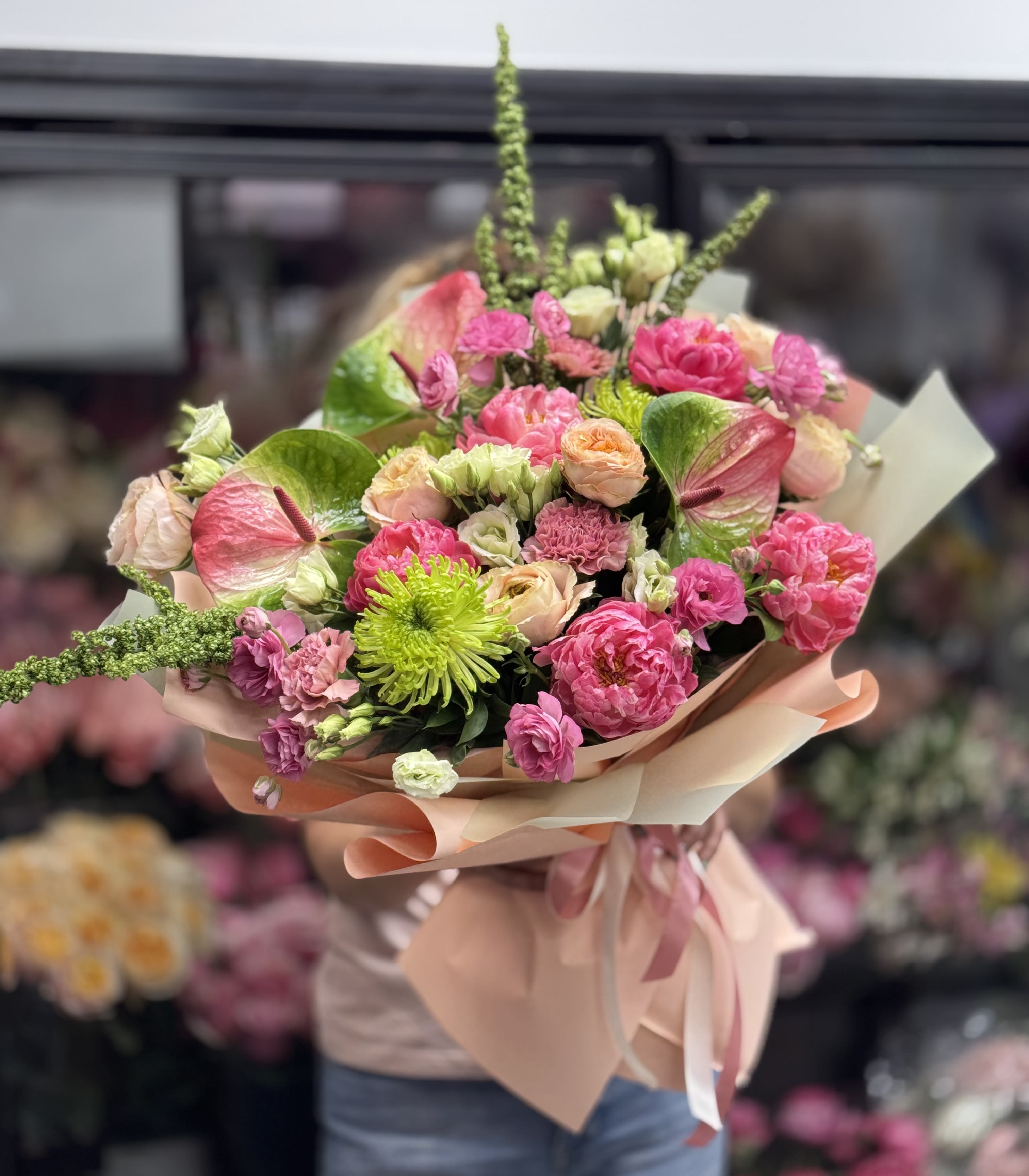 Tropical Romance.      The photo shows the deluxe size. - The photo shows the deluxe size.