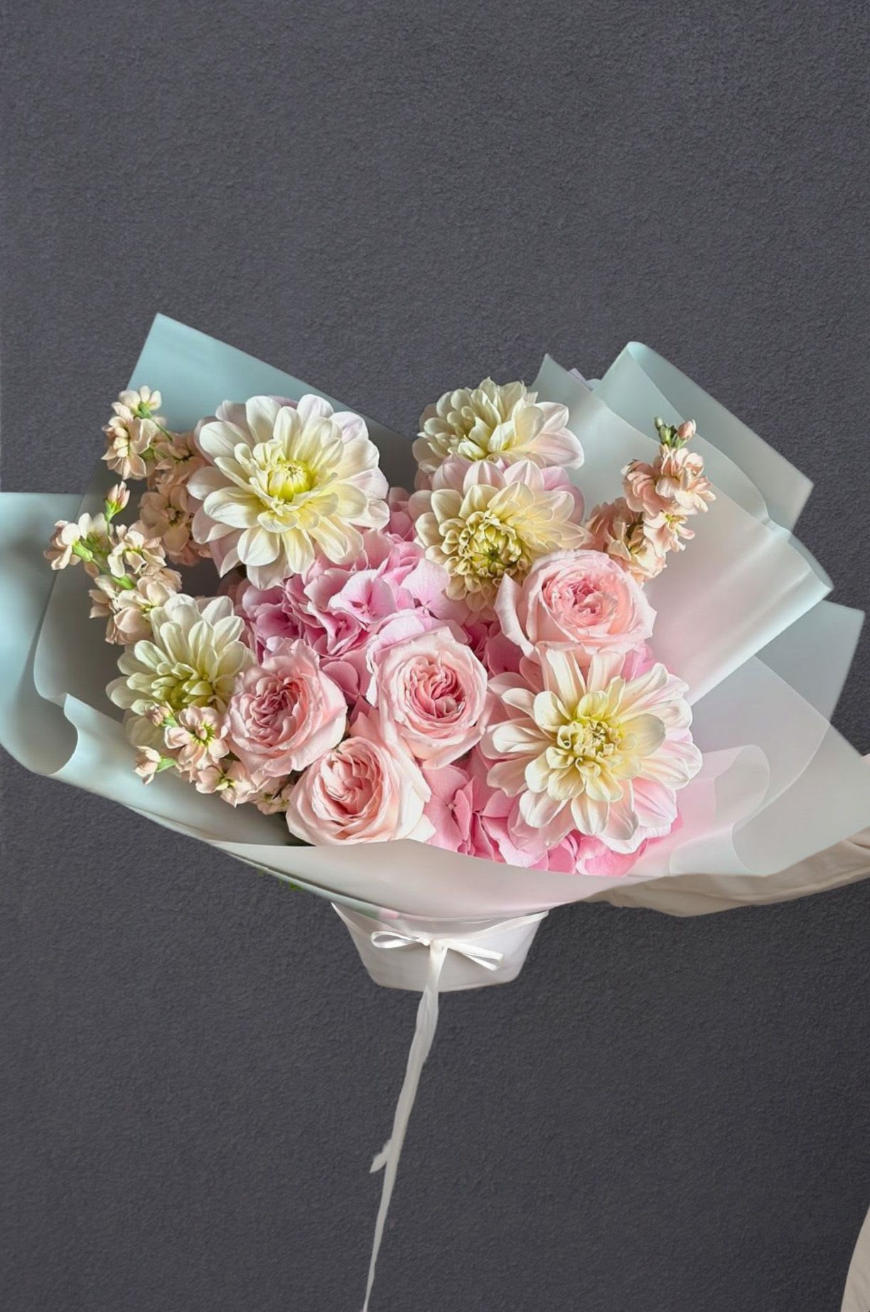 Blush Atelier - Soft pastels, gentle lines, and a mood that feels like a love letter — delicate and timeless. This arrangement feels like a page from a fashion editorial — refined, airy, and effortlessly romantic. Perfect for birthdays, bridal moments, or simply to impress.