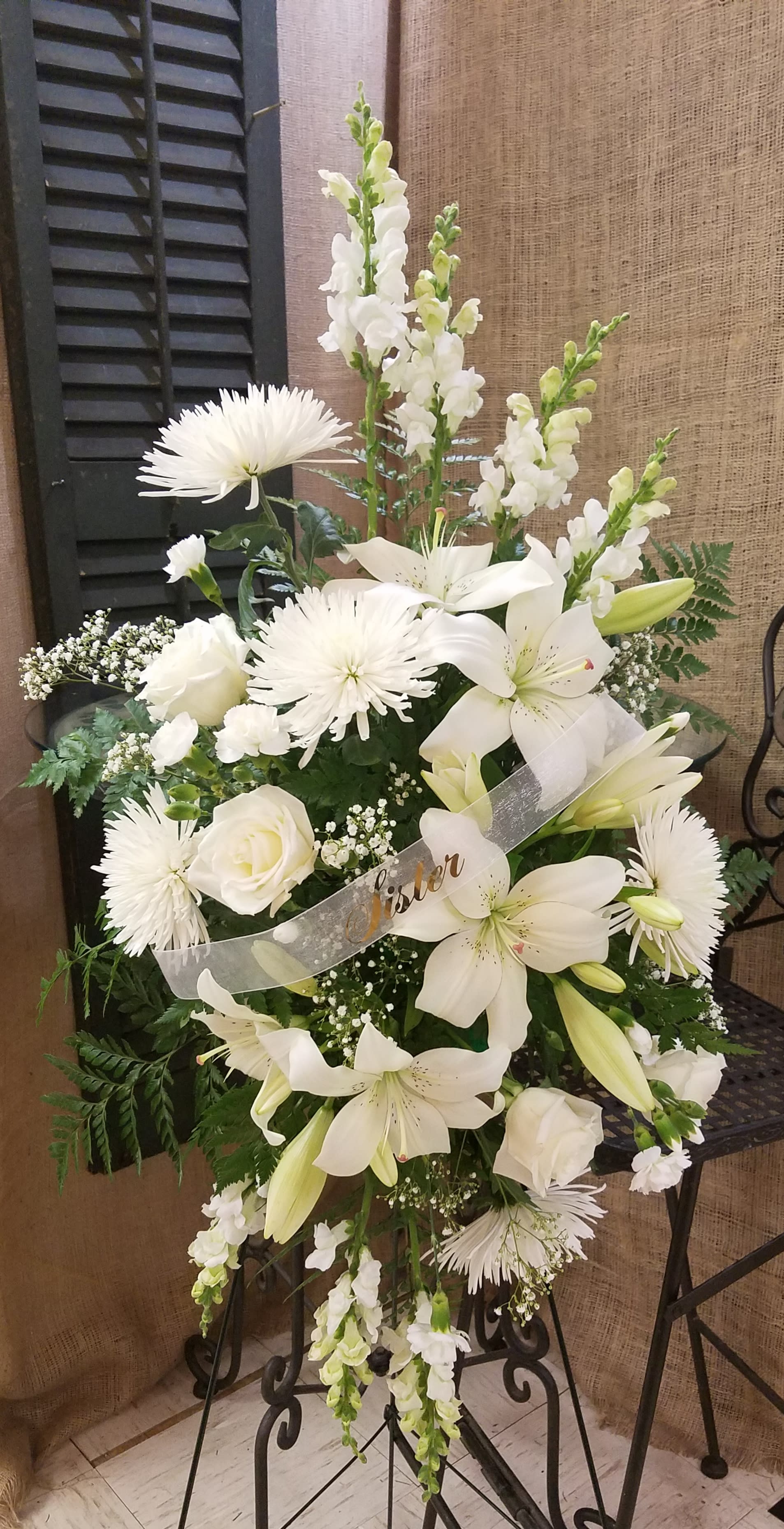 White Simplicity Easel Spray - This beautiful all white easel spray is a loving remembrance for any loved one.   I'd you'd like a name banner,  please include the title you'd like on it.  (Mother,  father,  brother, uncle, etc)