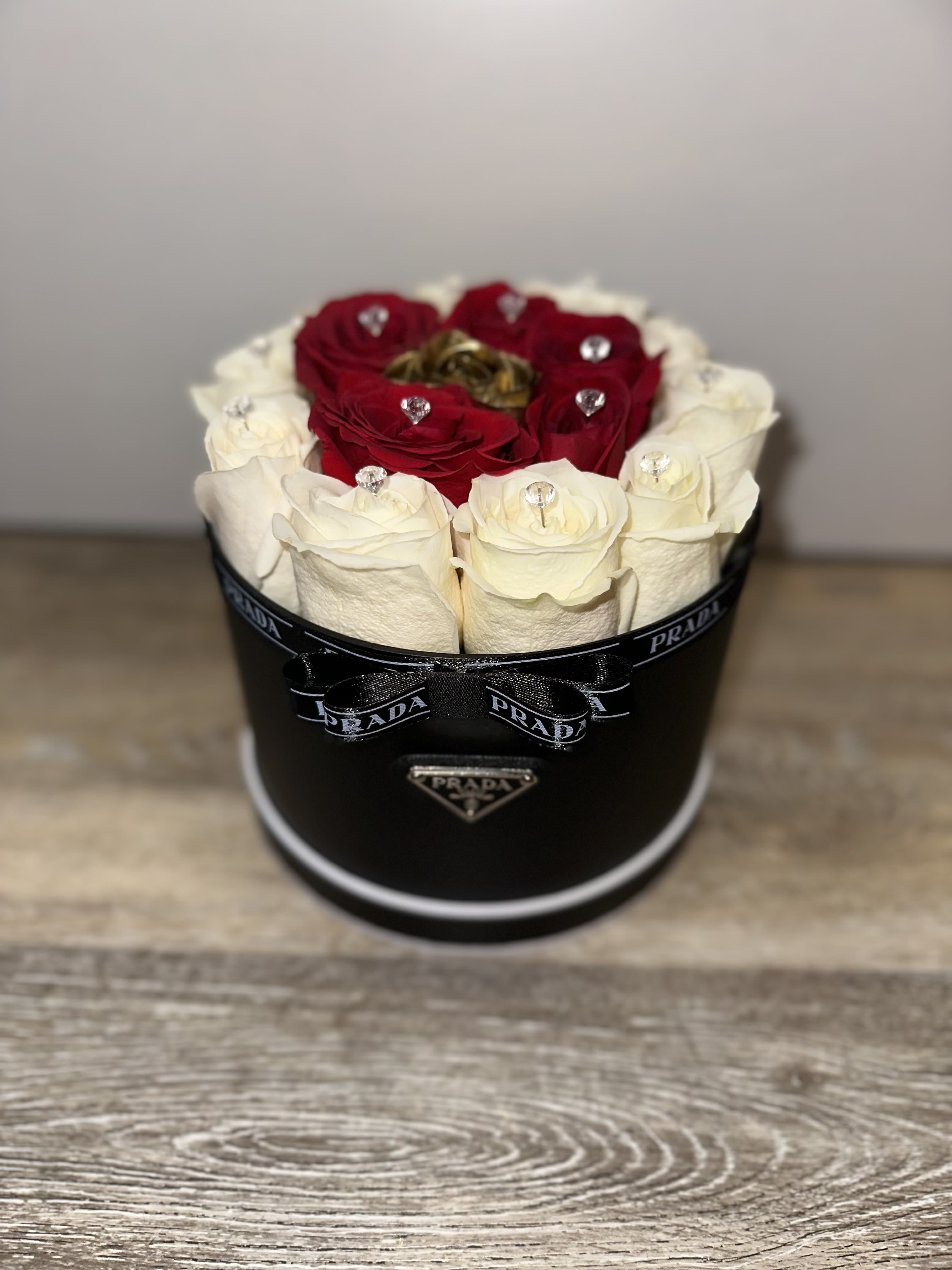ELEGANT SMALL PRADA BOX, WITH WHITE ROSES, RED ROSES; A GOLDEN ROSE IN THE MIDDLE - ELEGANT SMALL PRADA BOX, WITH WHITE ROSES, RED ROSES; A GOLDEN ROSE IN THE MIDDLE