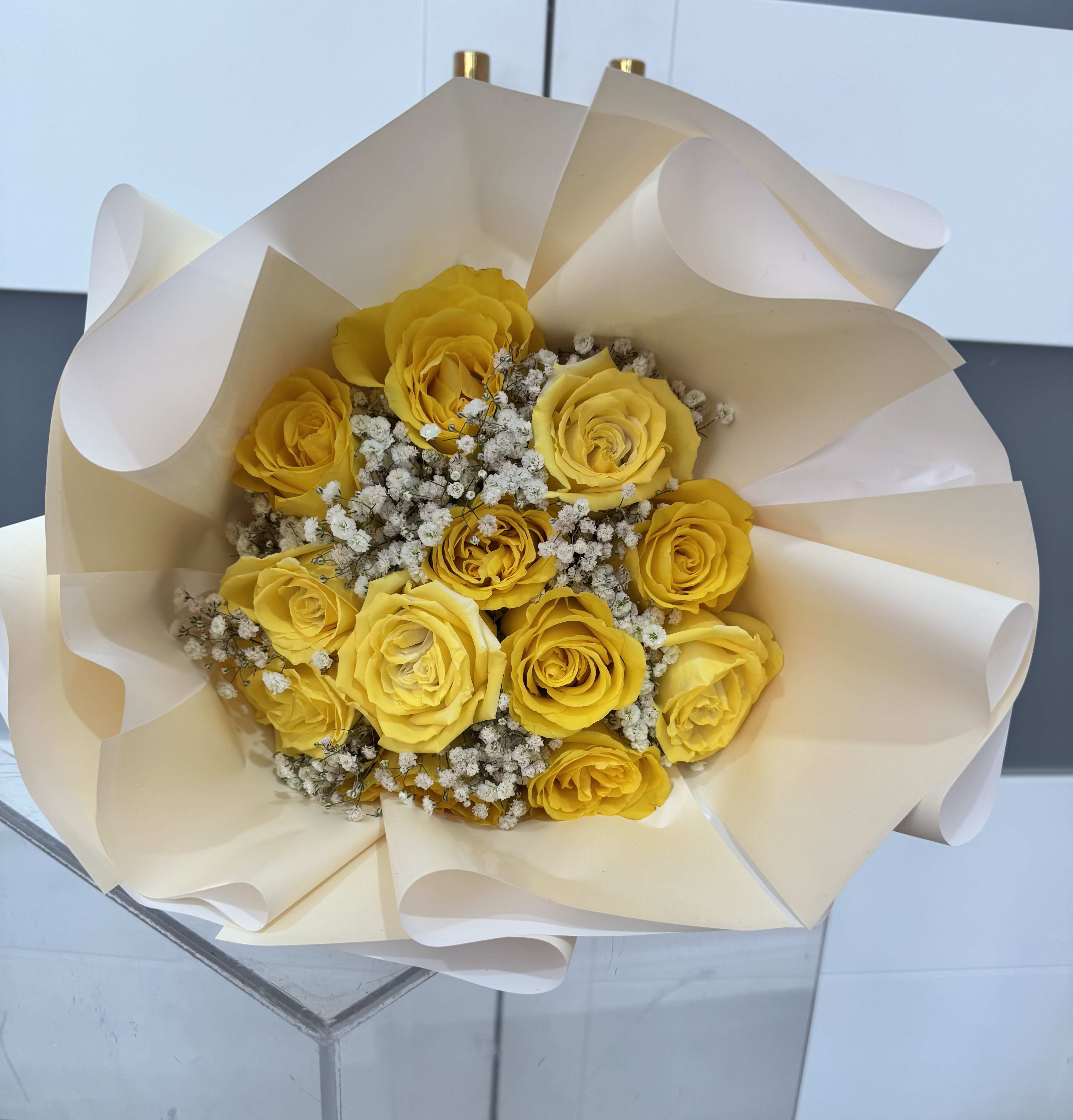 Classic Roses + Baby Breath Bouquet - Elegant composition of Roses and baby breath bouquet.   Beautifully wrapped with our premium paper, ribbons and butterflies.  Standard- 12 Roses + Baby Breath Deluxe- 24 Roses + Baby Breath Premium- 36 + Baby Breath   ***Colors of roses can be customized upon request on the notes.