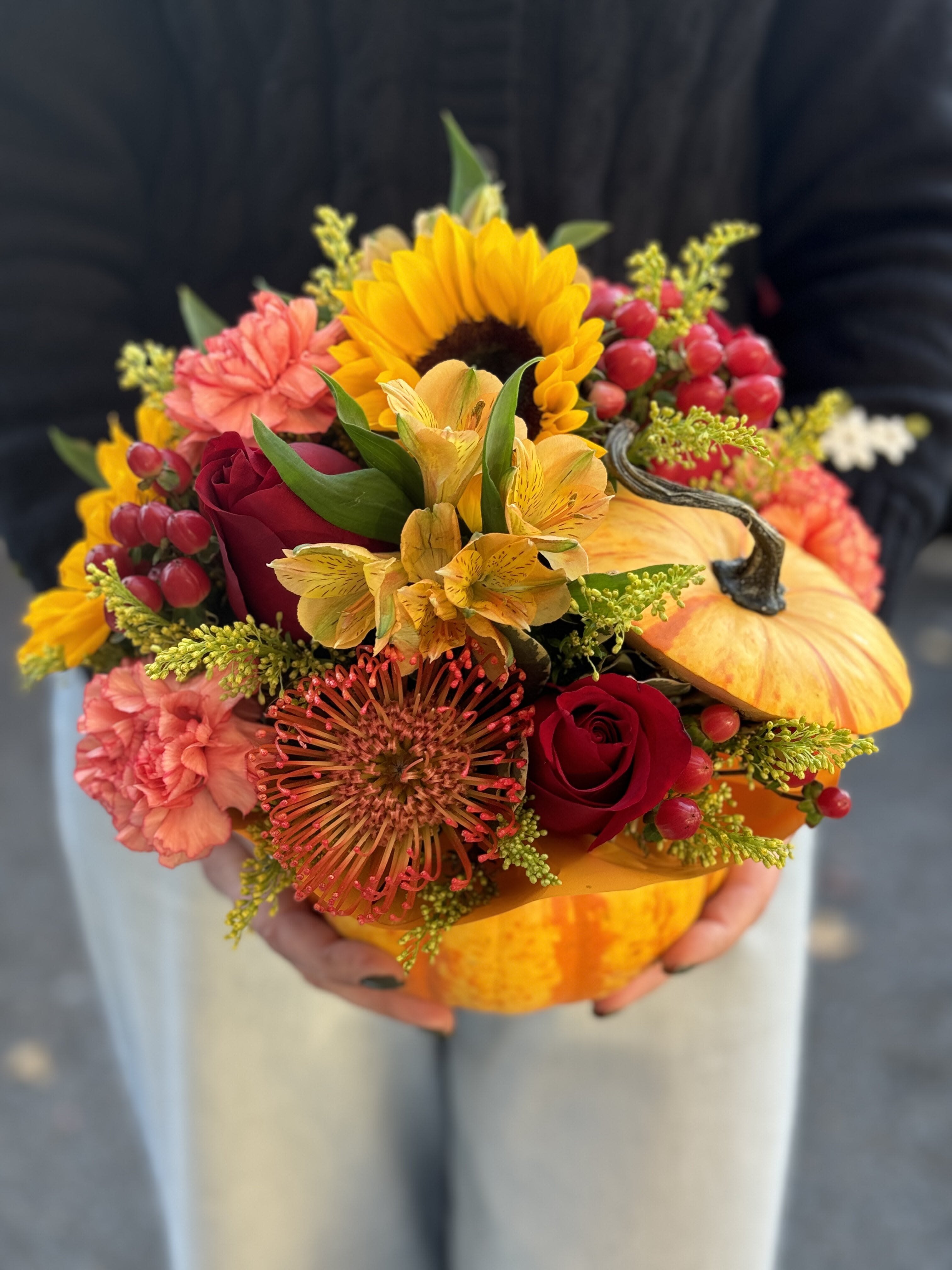 Pumpkin Arrangement.    The photo shows a standard size. - The photo shows a standard size.