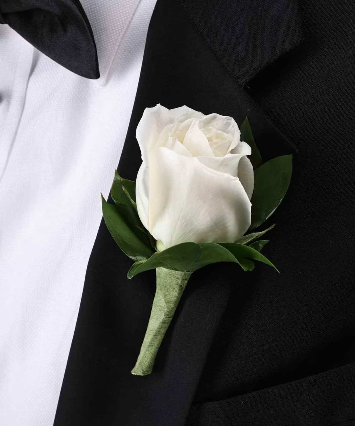 Rose Boutonniere - A delicate single-flower boutonniere, thoughtfully designed with seasonal accents for a timeless and charming look