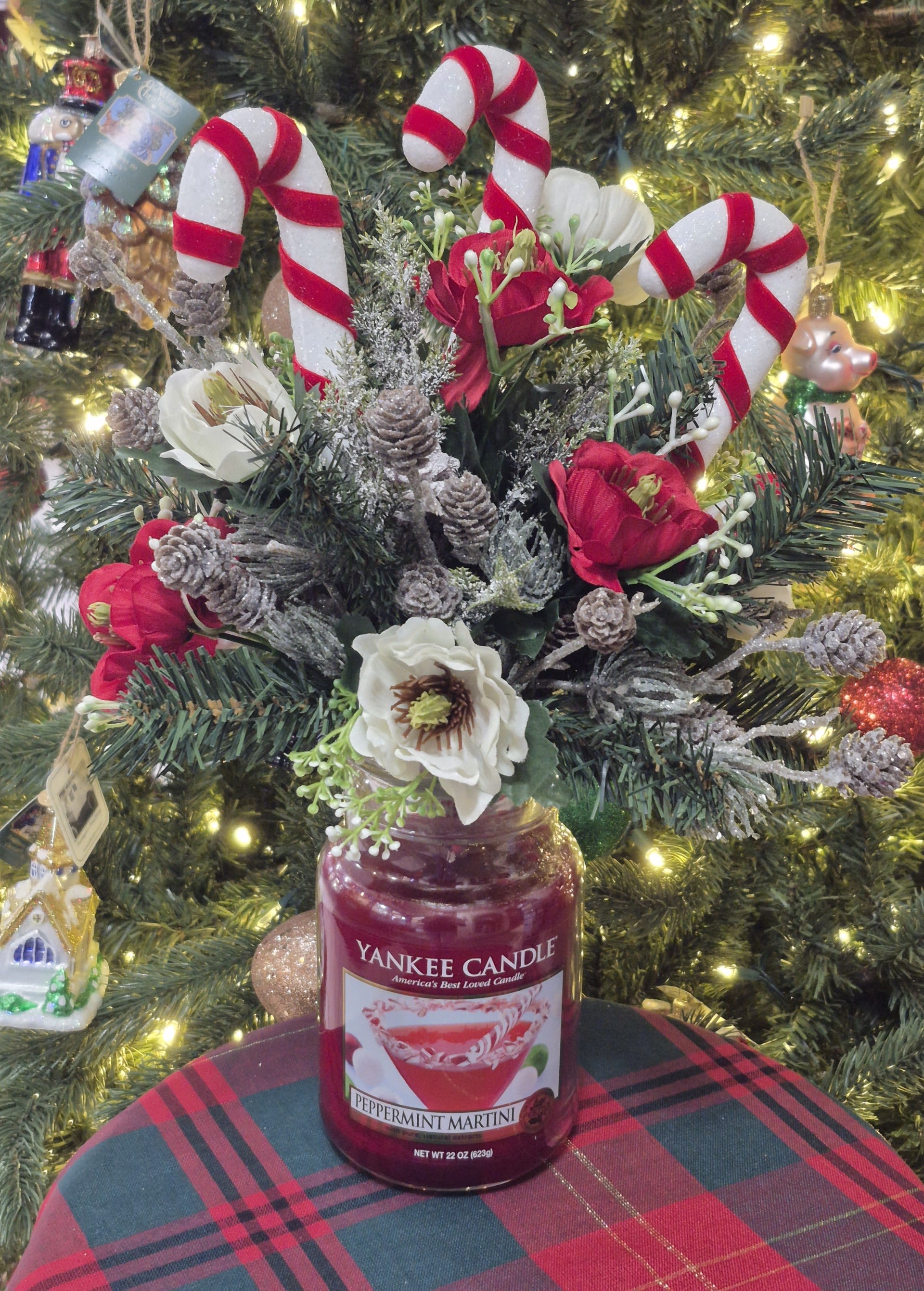 Peppermint Martini Yankee Christmas Candle  - What better gift to send or add to your own holiday decor than the Peppermint Martini Yankee Candle with a Silk floral arrangement on lid. Silk floral arrangement is removable to burn candle.   Peppermint Scented Burn Time 110-150 hours 22 oz Large Jar