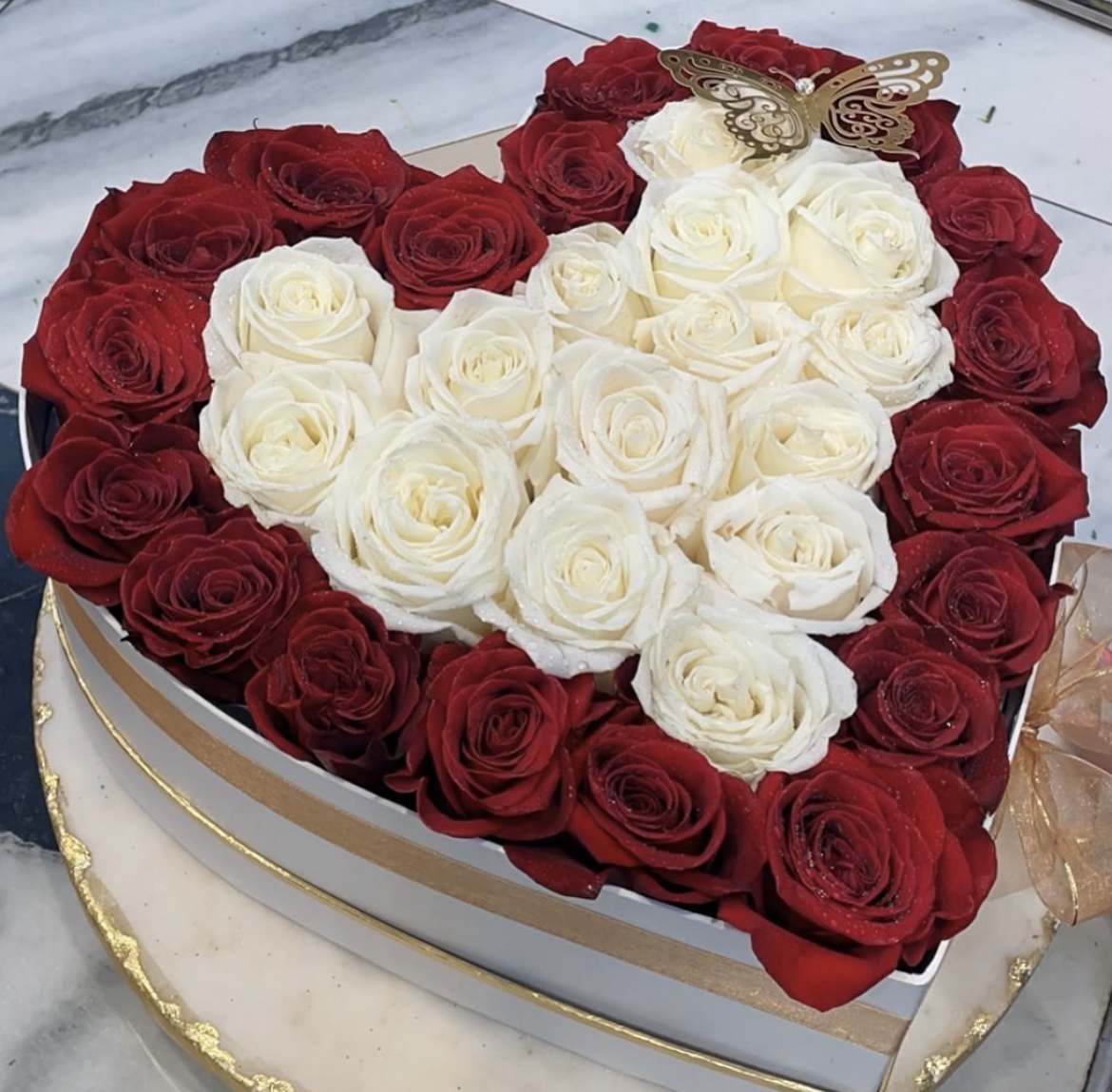 Red/White Mix Heart Box - -