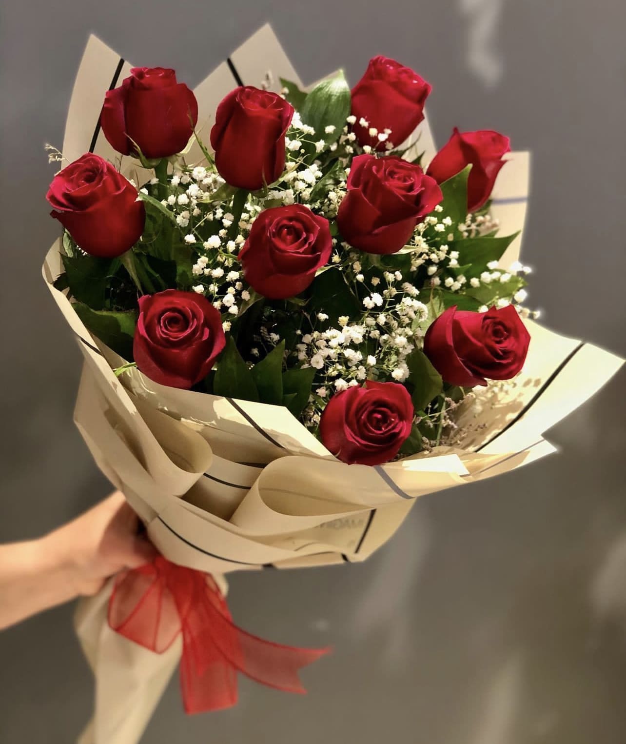 Wrapped Hand Bouquet - DESCRIPTION: BOUQUETS NEVER EVER are identical, they come out different every time please keep this in mind! your bouquet will have similar flowers, similar colors and similar theme :-)  if youd like to customize your rose color or wrapping color please give us a call and we will give you alot more options over the phone! 937-689-6325  Note: Hand bouquets do not include a vase. 